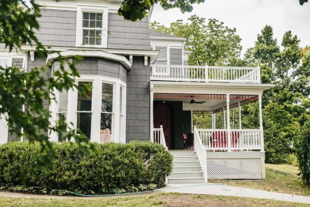 Stephens House-Beautiful Victorian vacation home