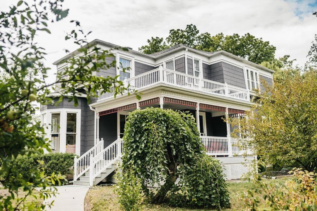 Stephens House-Beautiful Victorian vacation home