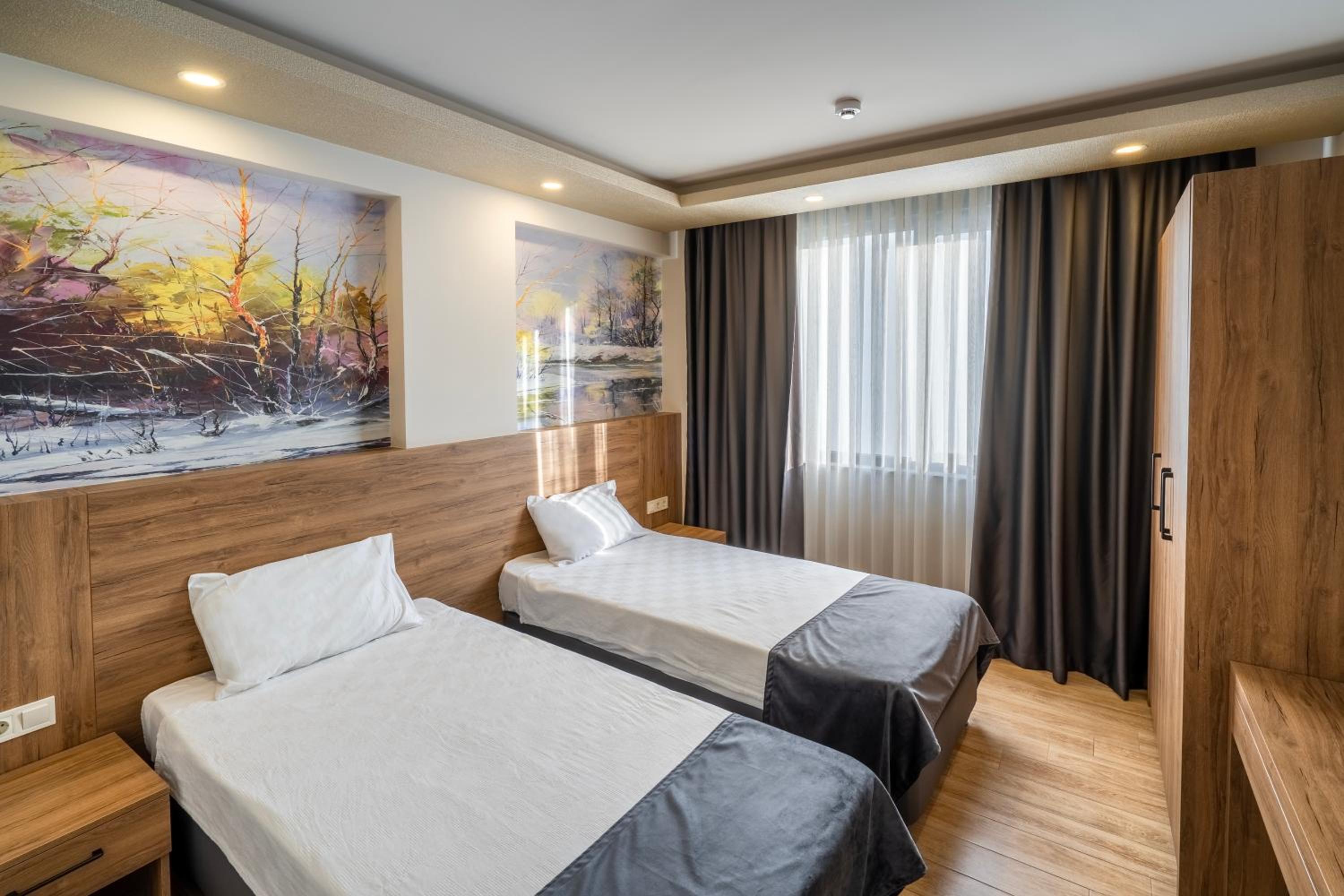 Golden World Suite Hotel - Image 75