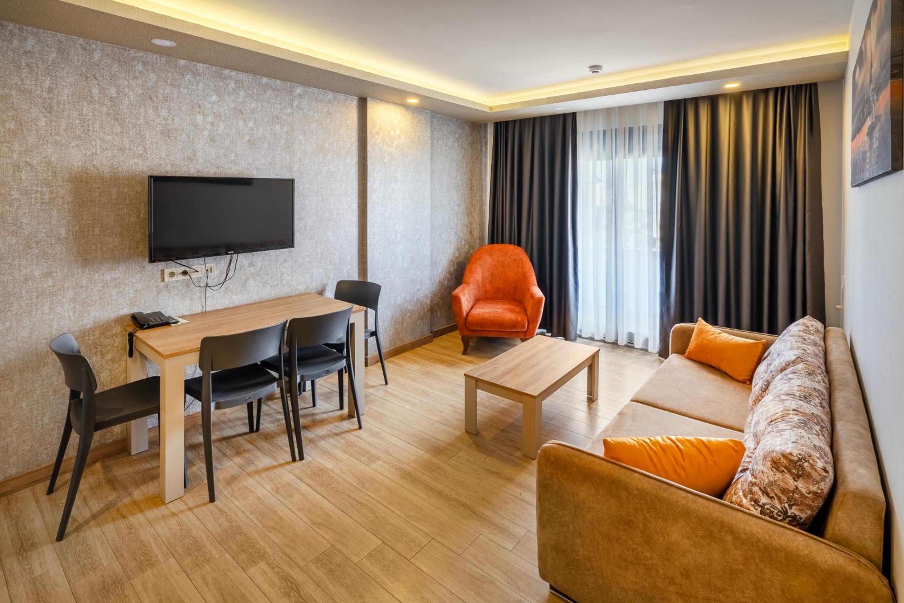 Golden World Suite Hotel - Image 41