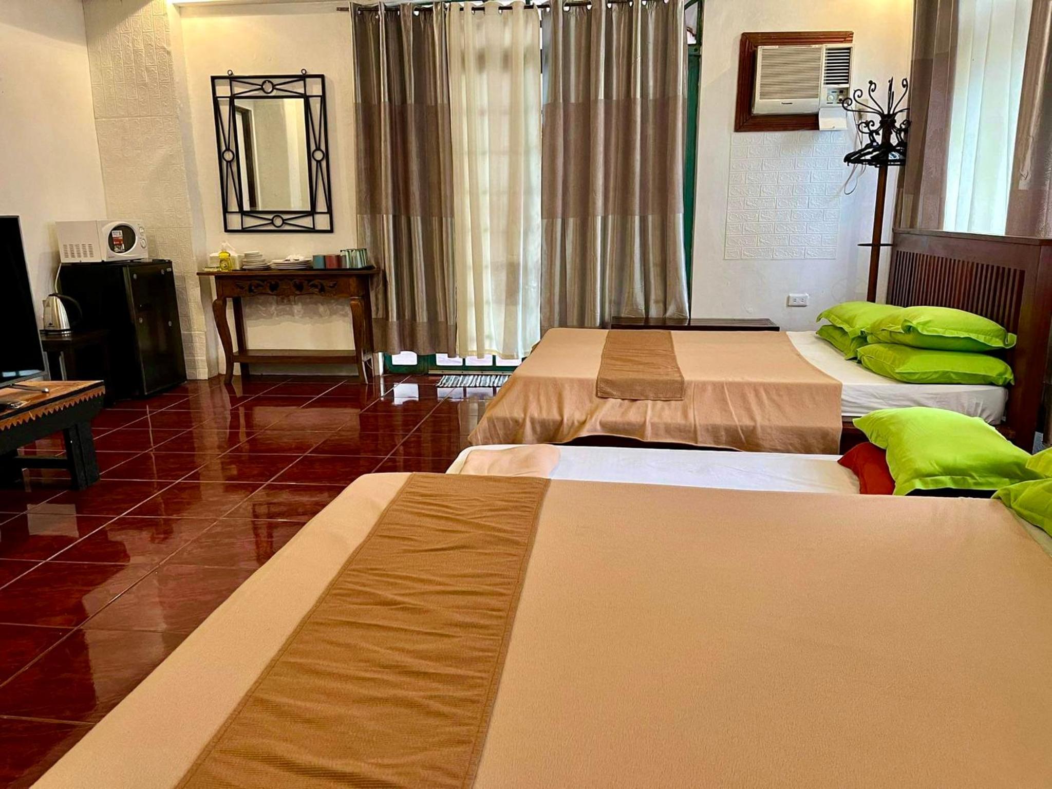 MARIKINA 32 sqm Studio for Transients w WiFi 40 inch TV Parking view 4