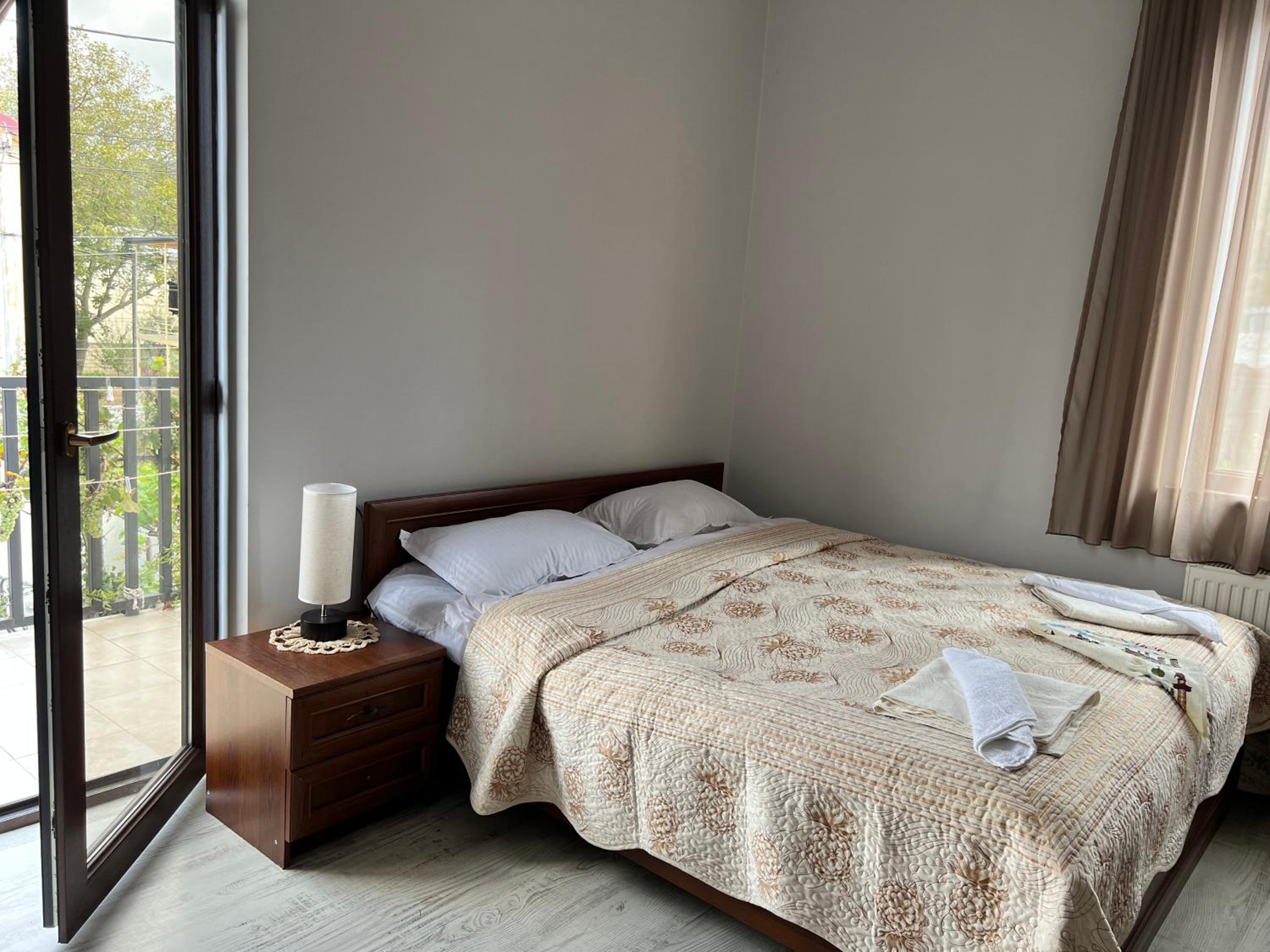 Guest House PIROSMANI