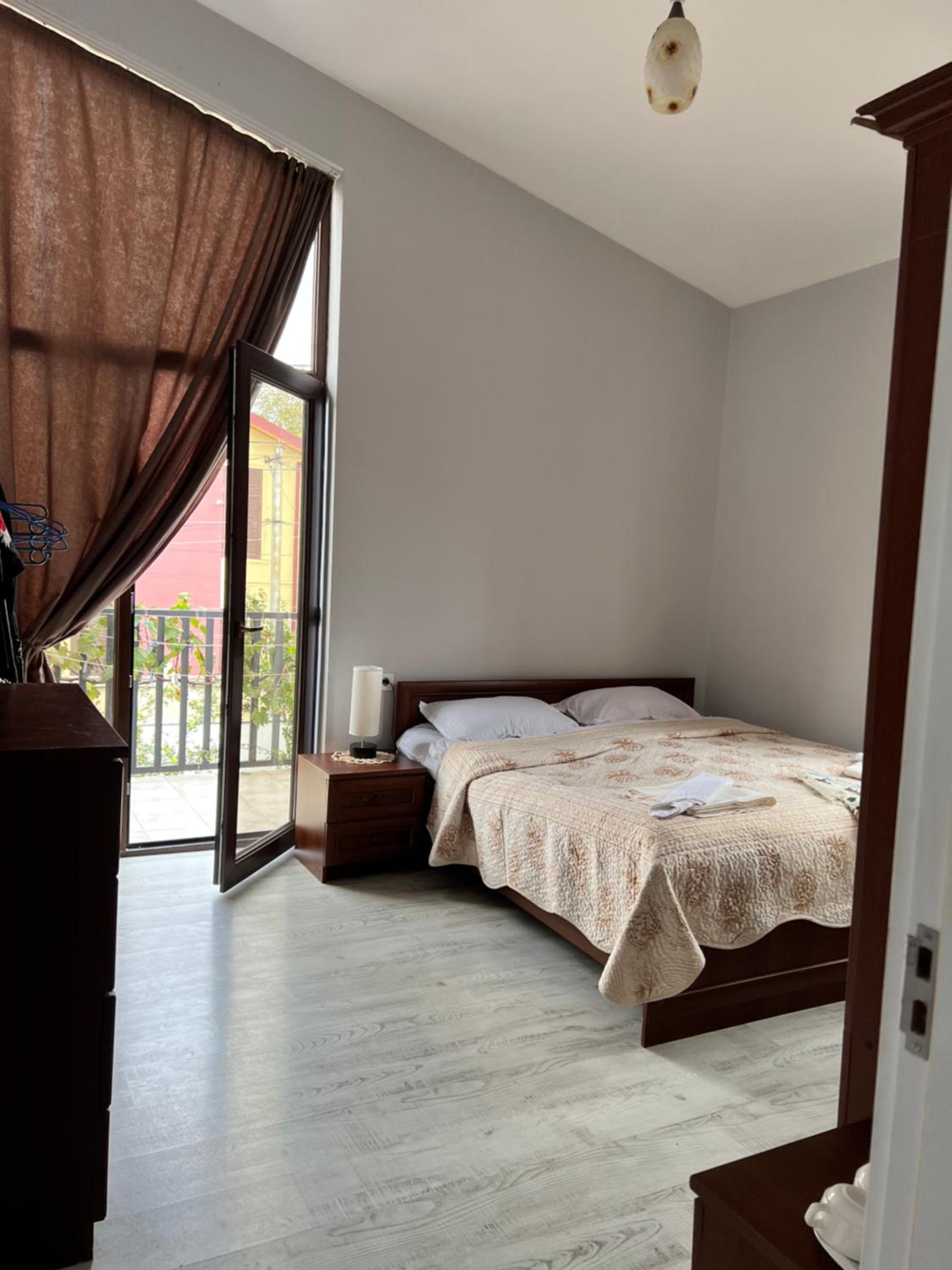 Guest House PIROSMANI