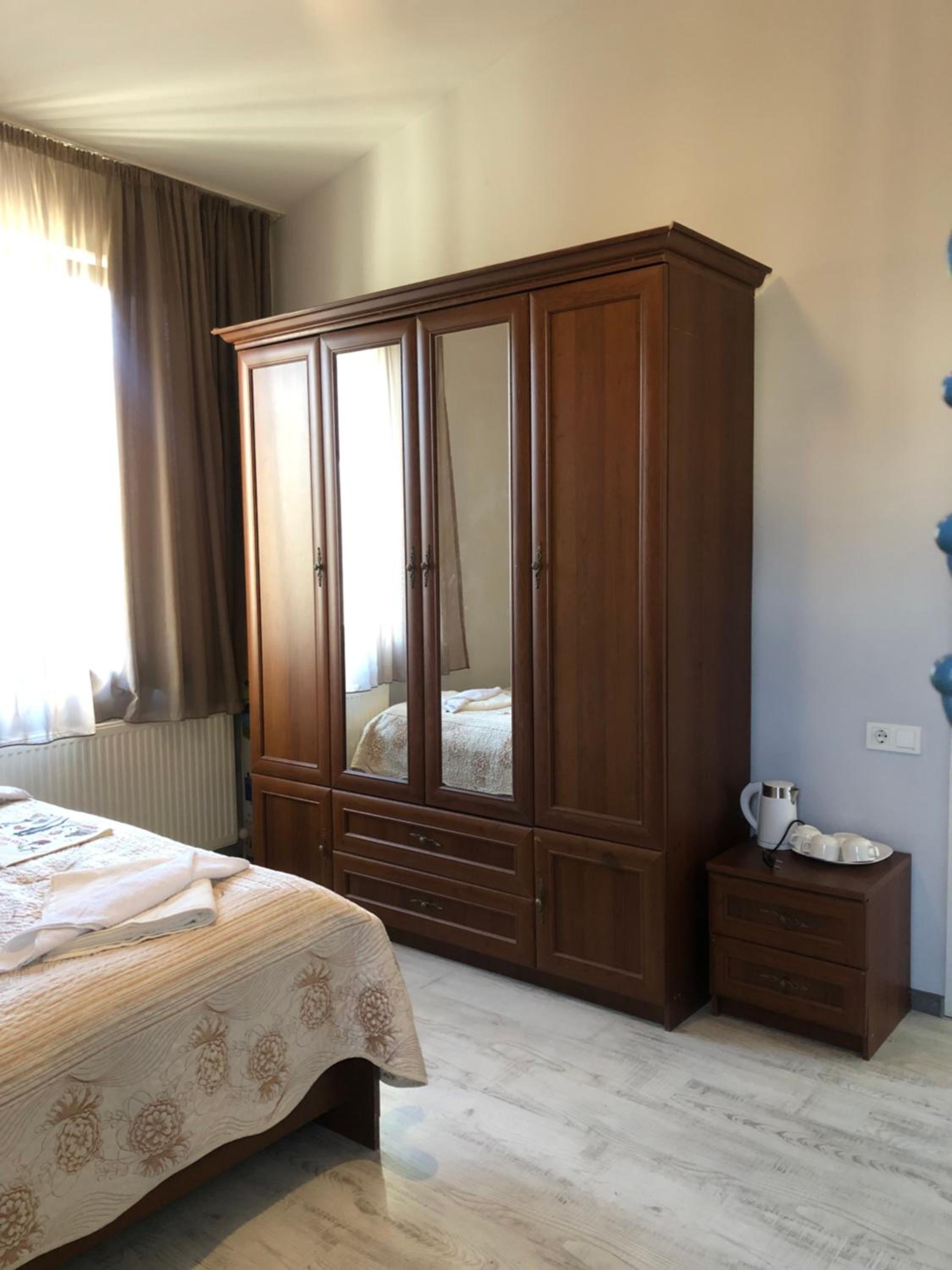Guest House PIROSMANI