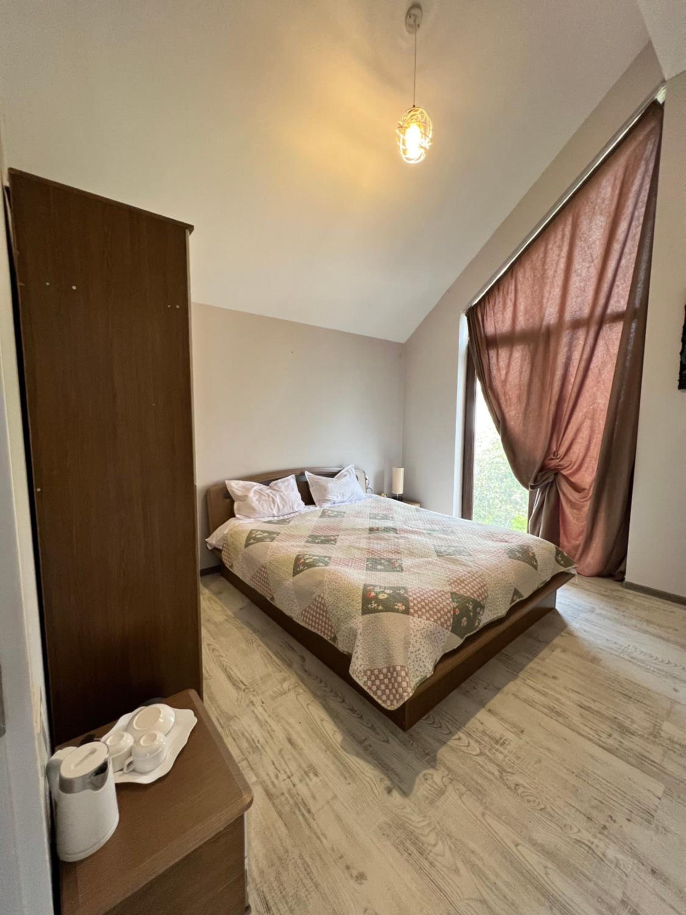 Guest House PIROSMANI