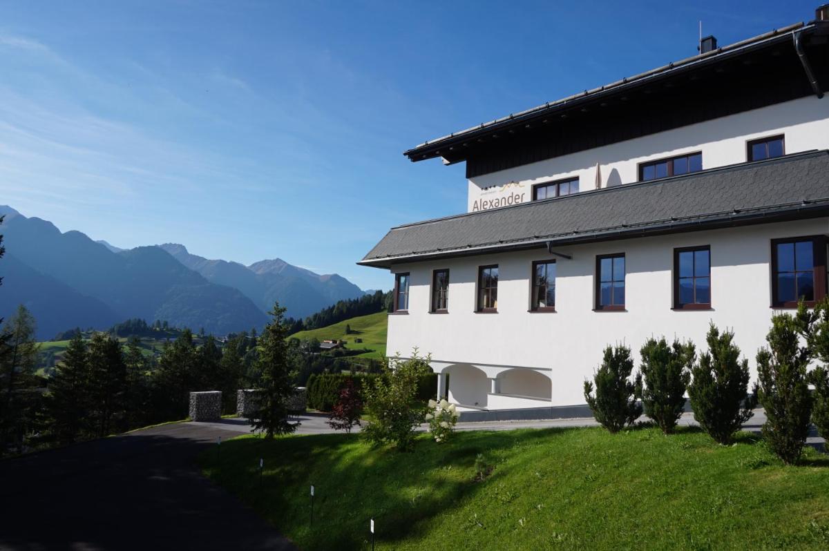 Appartements Alexander view 3