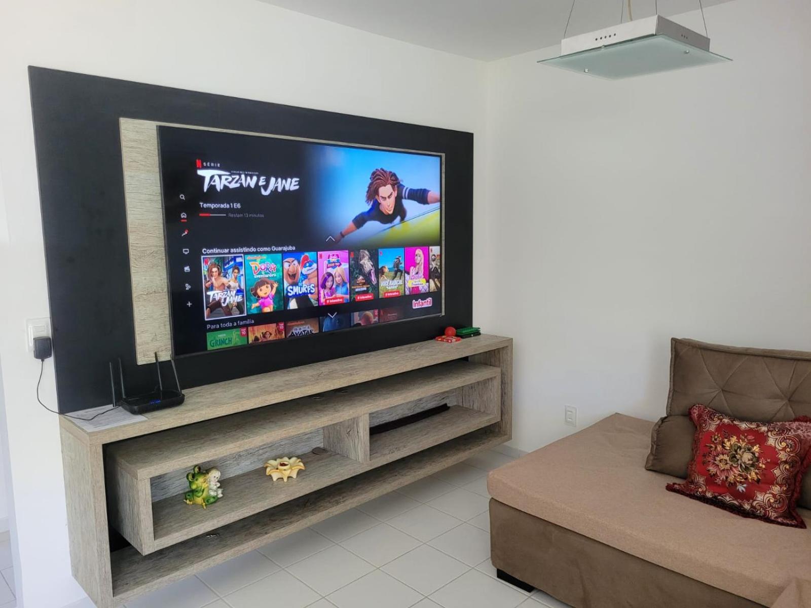 Cond Genipabu Club House a 900mts Praia Guarajuba com Jardim, 3 Quartos, Vagas de Garagem e Cozinha totalmente Equipada