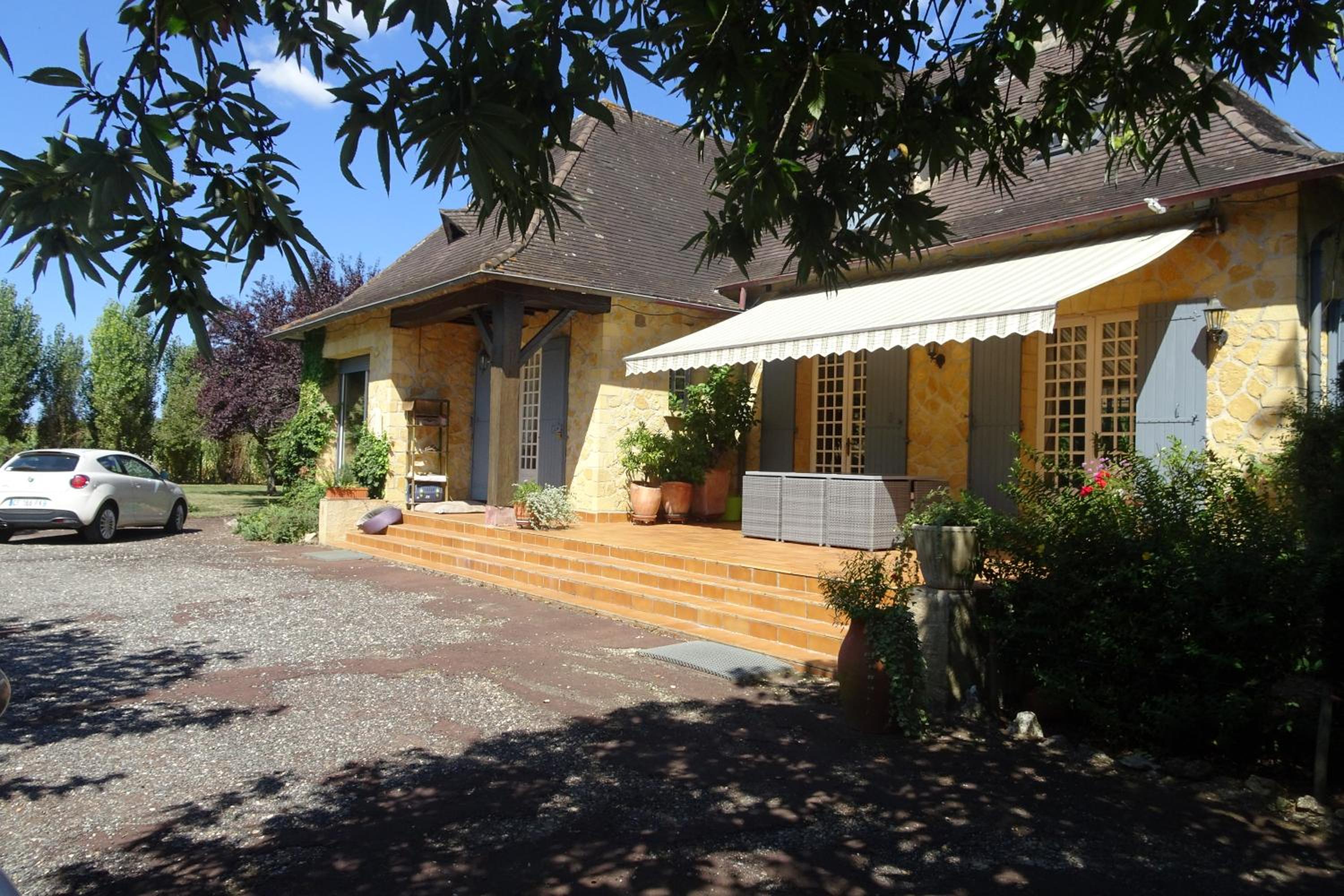 Suite privée dans spacieuse maison du Périgord, avec piscine