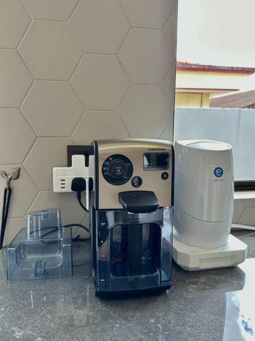 Ipoh 19A Villa for 12pax 6 Carpark with BBQ by IWH