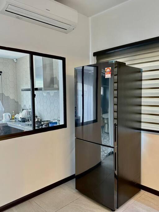 Ipoh 19A Villa for 12pax 6 Carpark with BBQ by IWH
