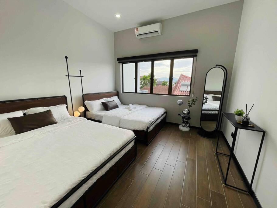 Ipoh 19A Villa for 12pax 6 Carpark with BBQ by IWH