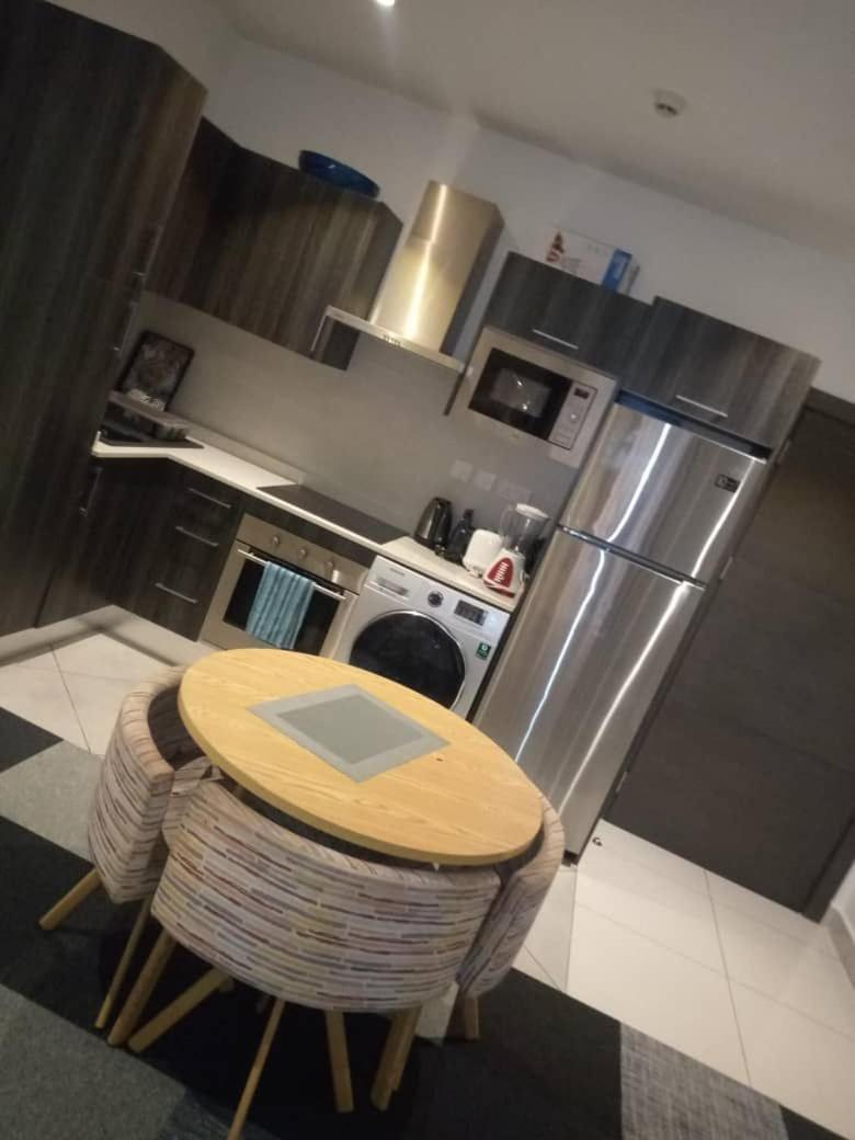 Royal Luxury Apt at Embassy Garden view 3