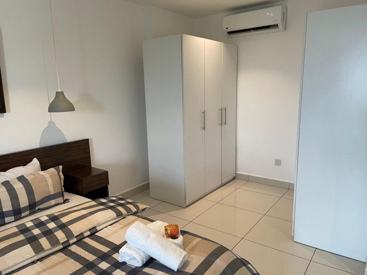 Royal Luxury Apt at Embassy Garden view 4