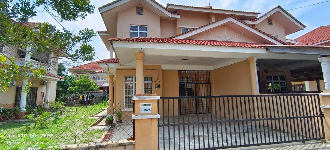 AA BAYU HOMESTAY Seberang Takir photo 2