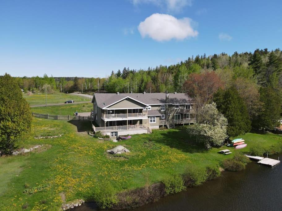 Equipped condo du lac St-Pierre à Mont-Carmel, Kamouraska RCM