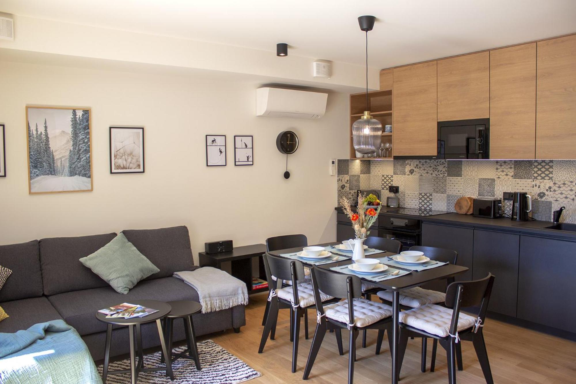 ENJOYHARRACHOV - Atraktivní slunný klimatizovaný apartmán 14 v centru se saunou, parkováním, Wifi-WLAN, SAT, herní konzolí, PC s win 10, Netflix zdarma a m