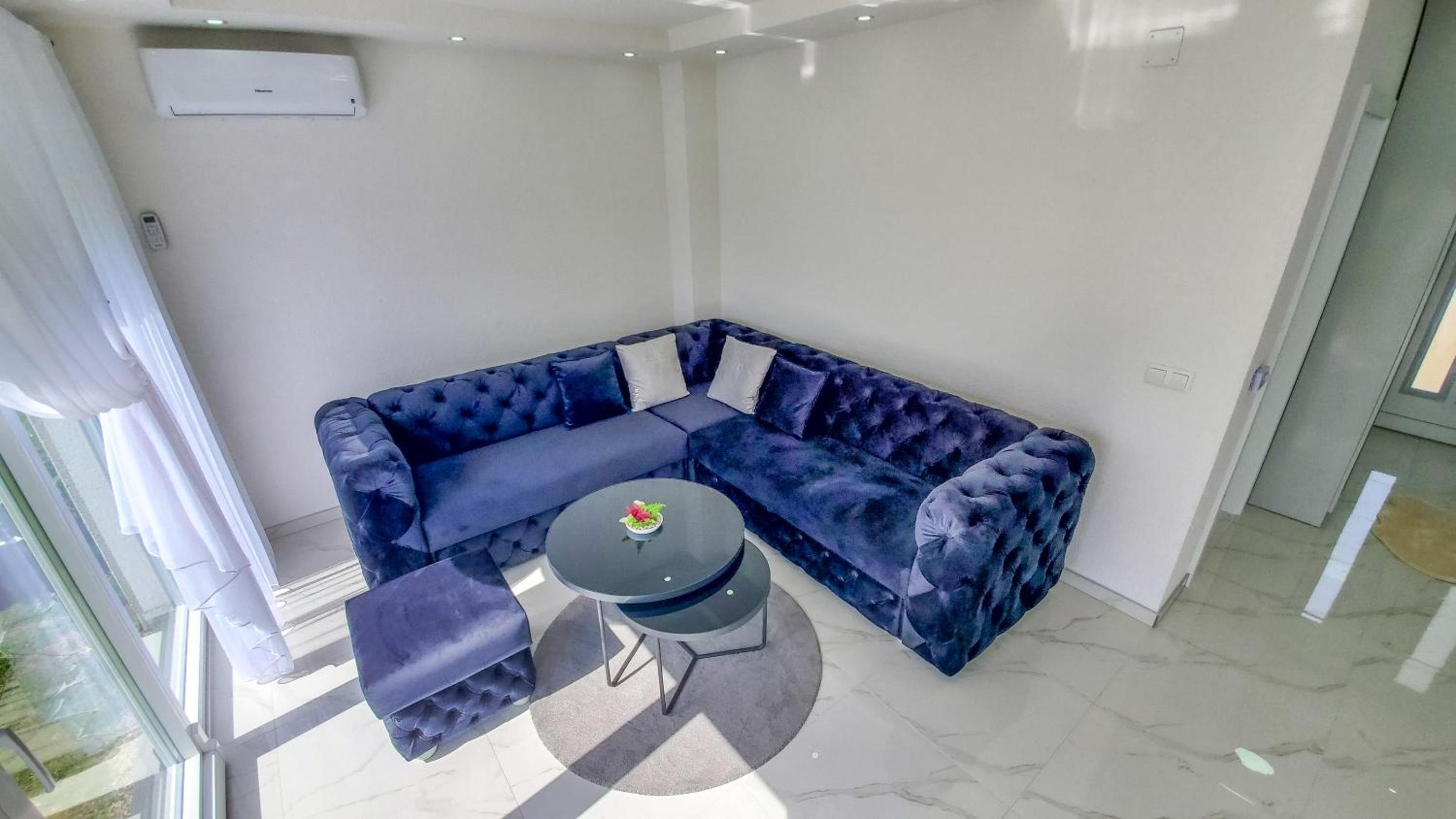 House De Luxe