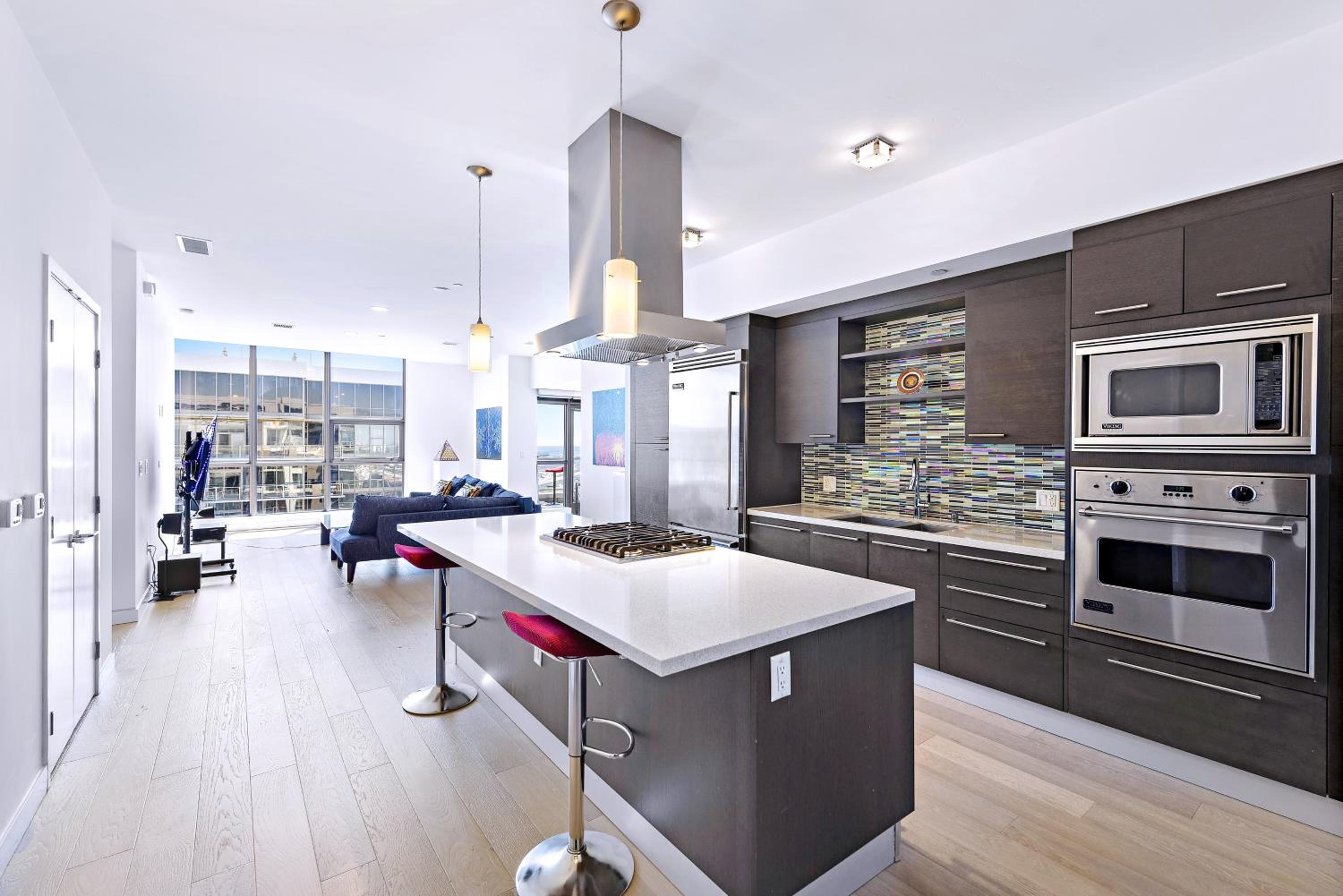 25th floor Luxury Penthouse view 2