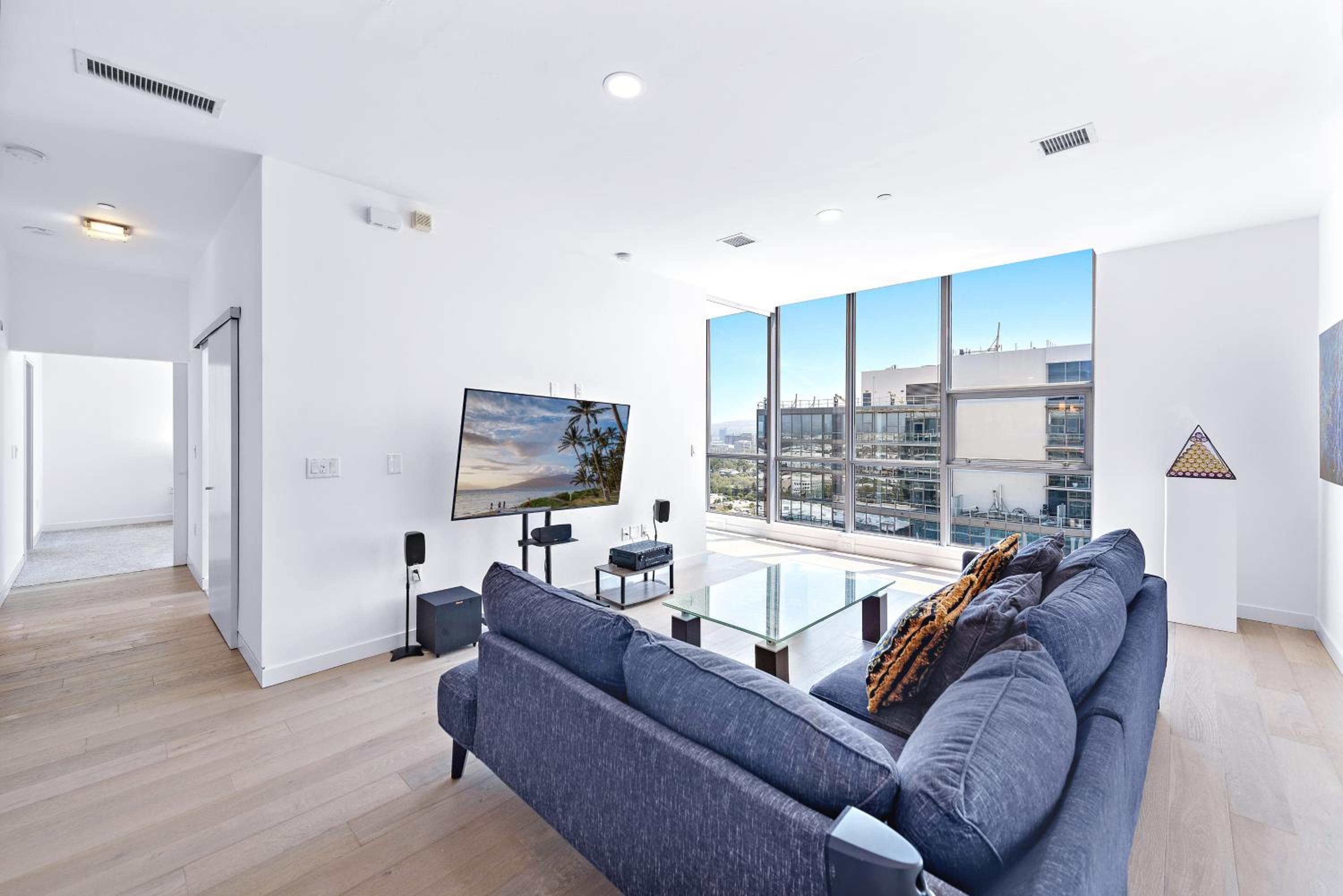 25th floor Luxury Penthouse view 5