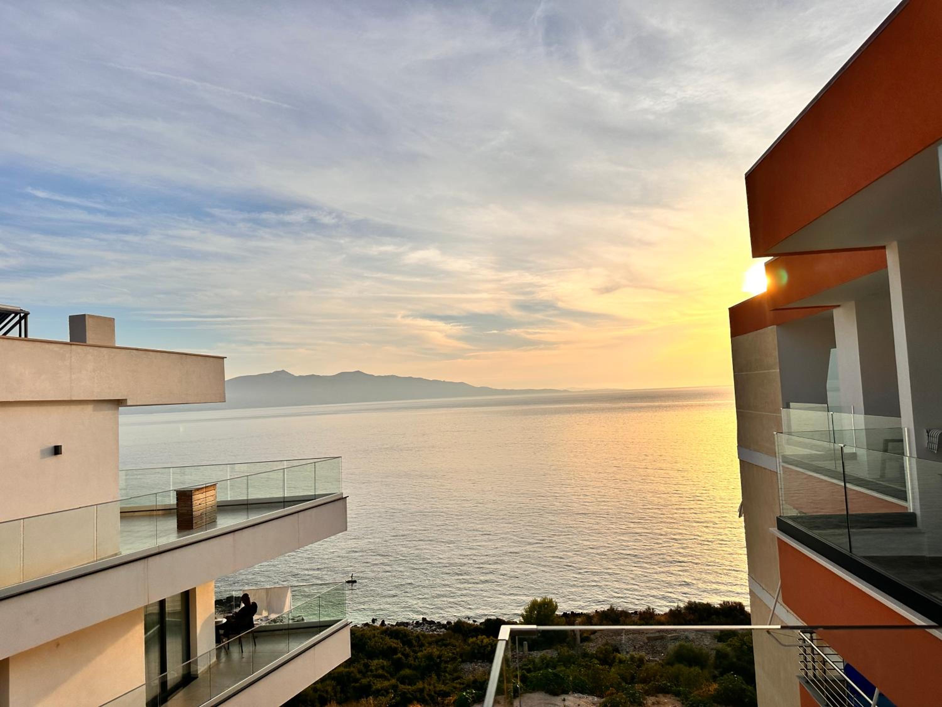 LOOKOUT Apartments