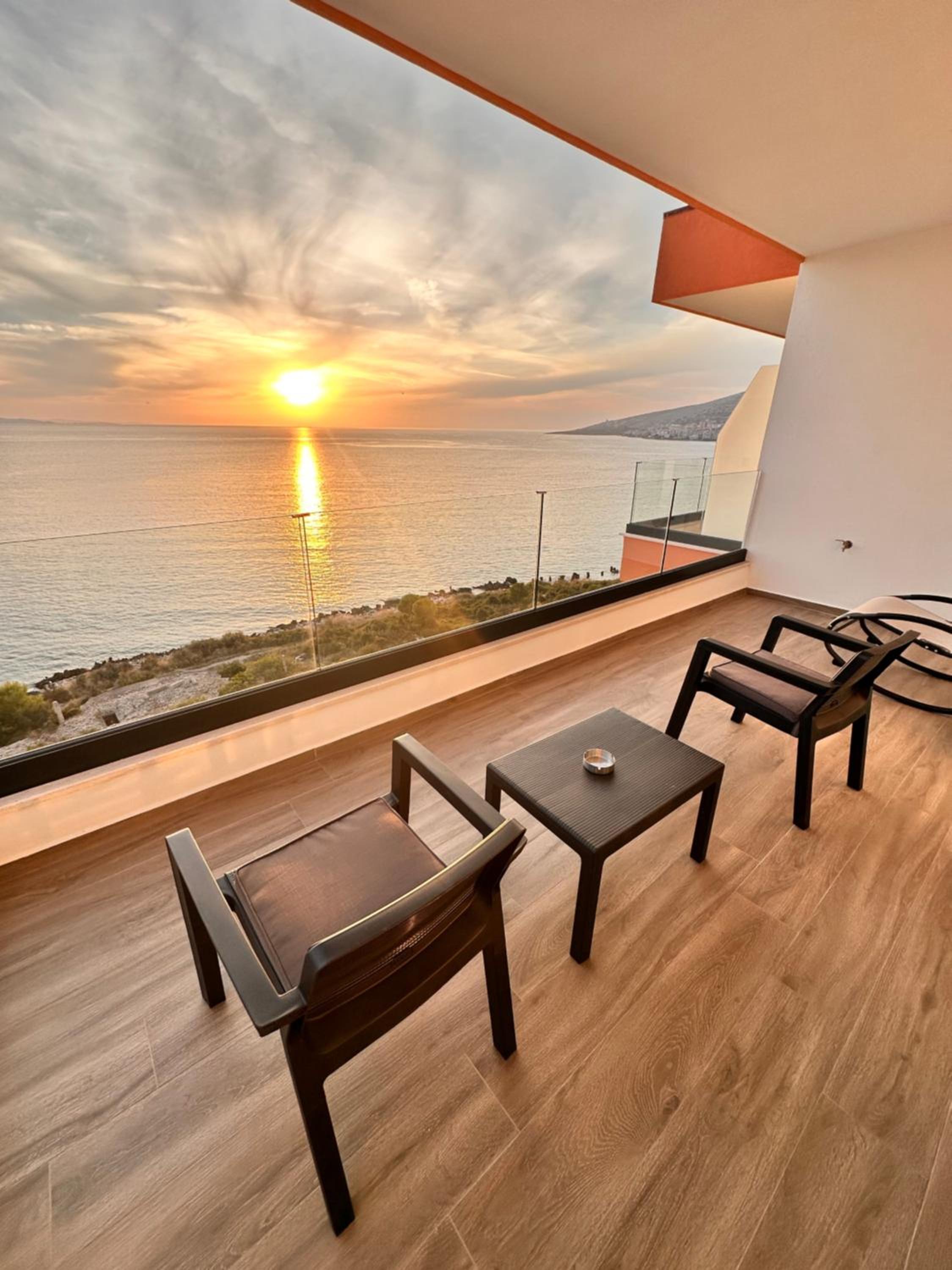 LOOKOUT Apartments