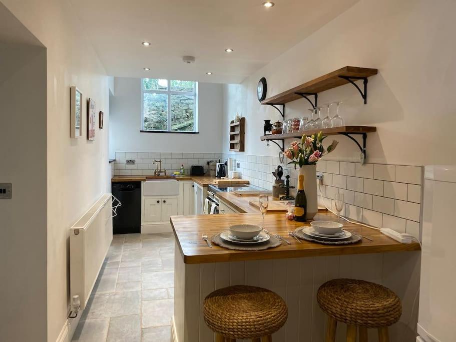 Adorable Victorian 1 bedroom annexe view 3
