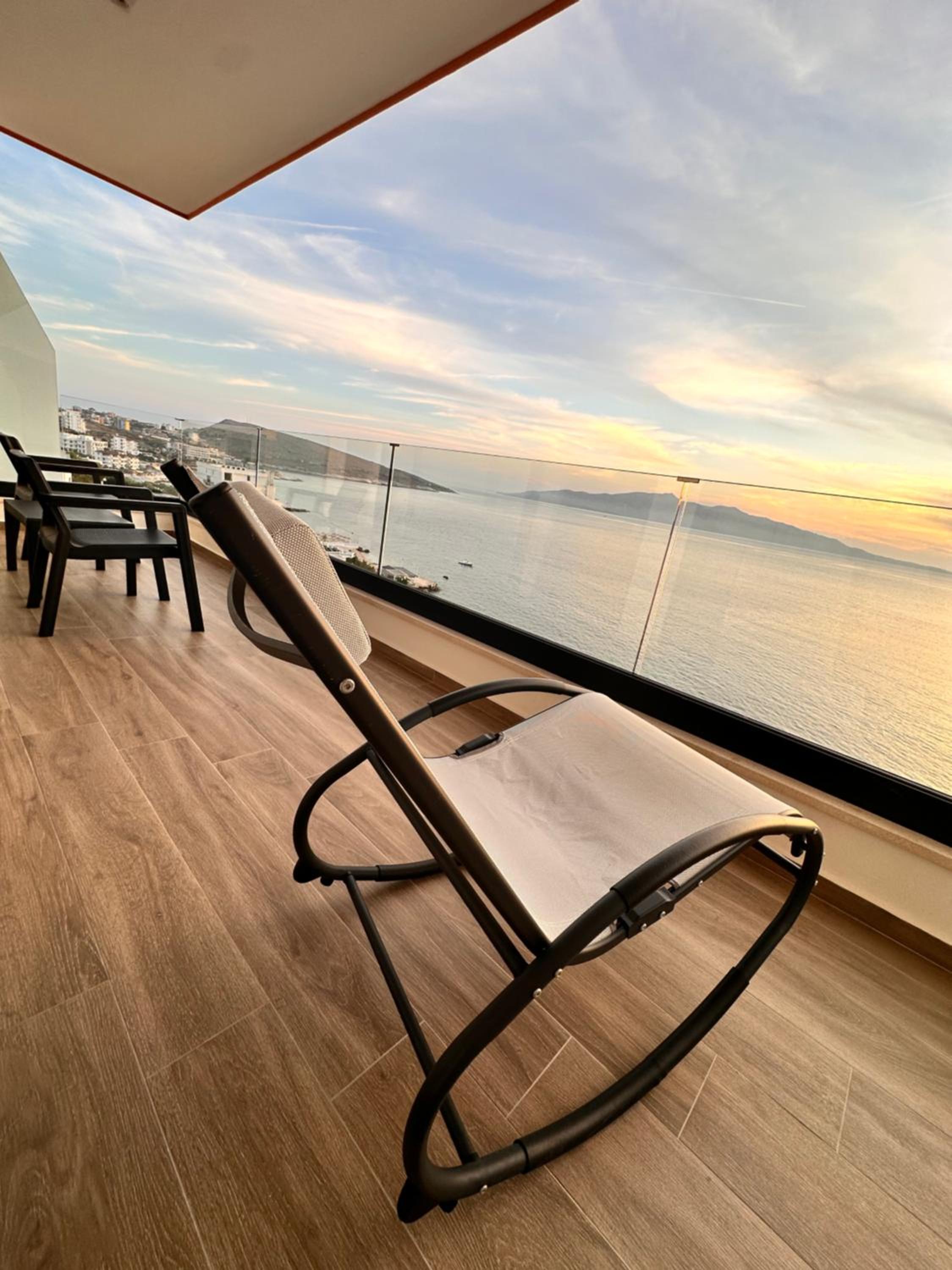 LOOKOUT Apartments
