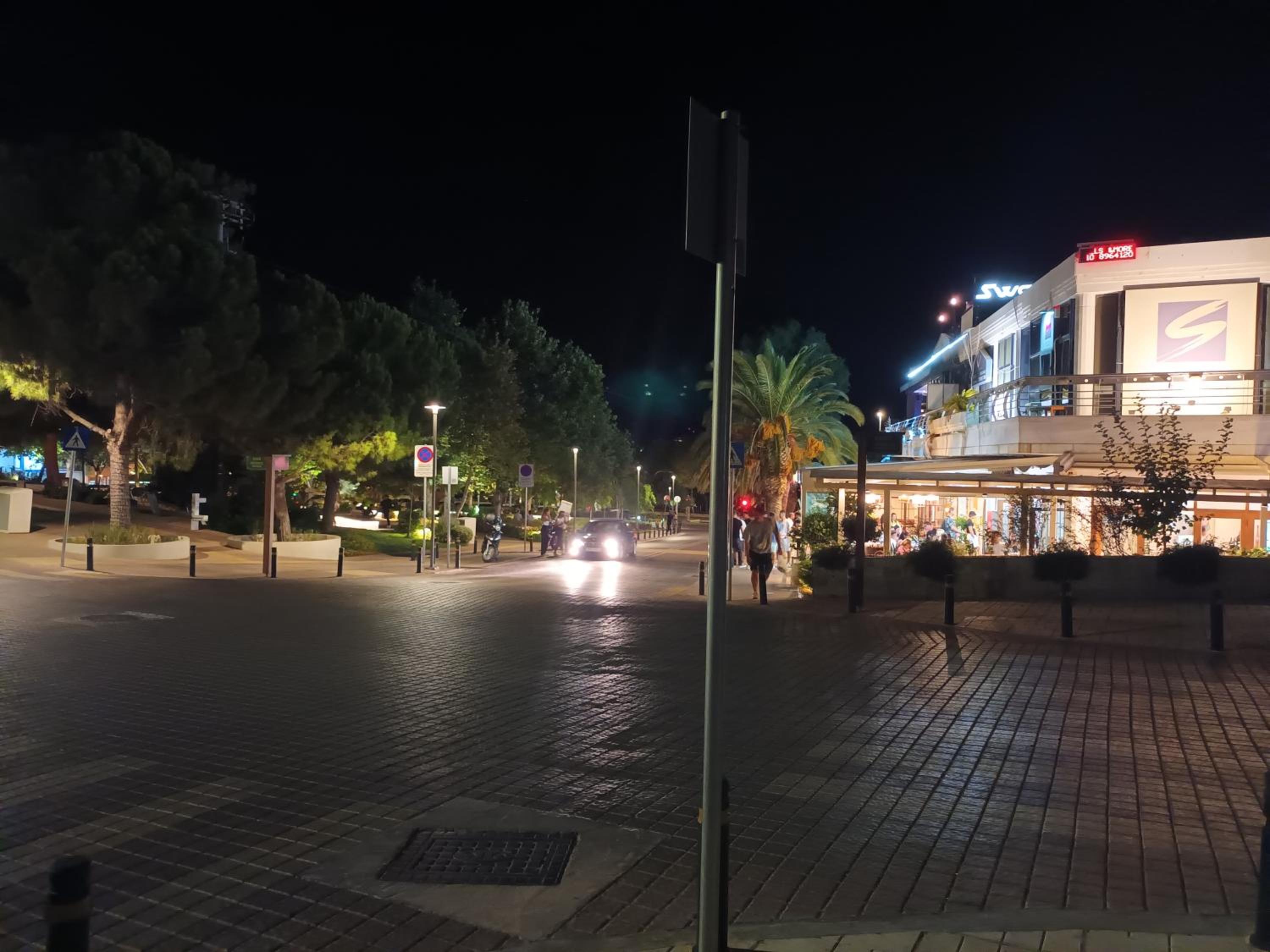VOULIAGMENI RIVIERA center between Beach and Lake