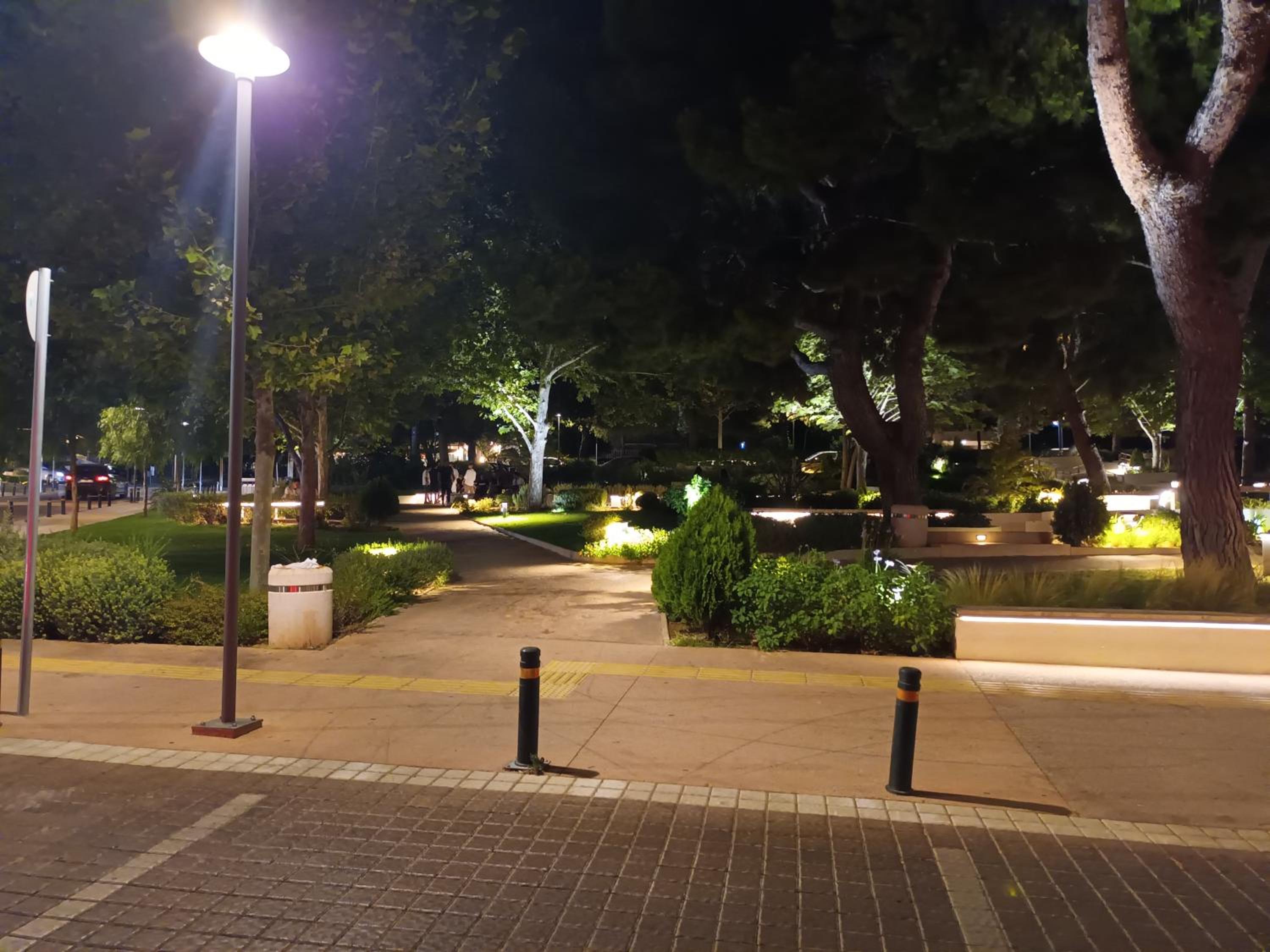 VOULIAGMENI RIVIERA center between Beach and Lake