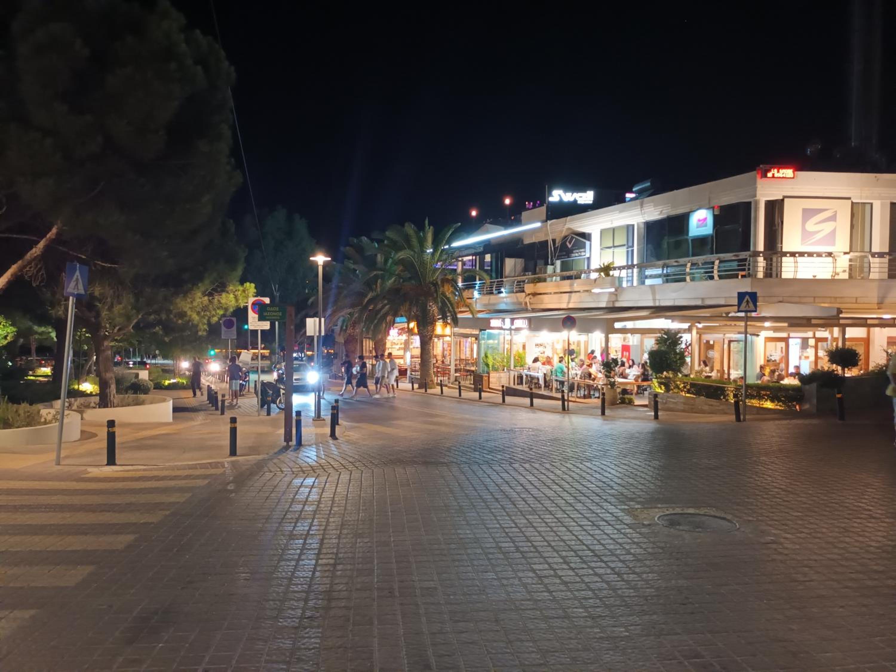 VOULIAGMENI RIVIERA center between Beach and Lake