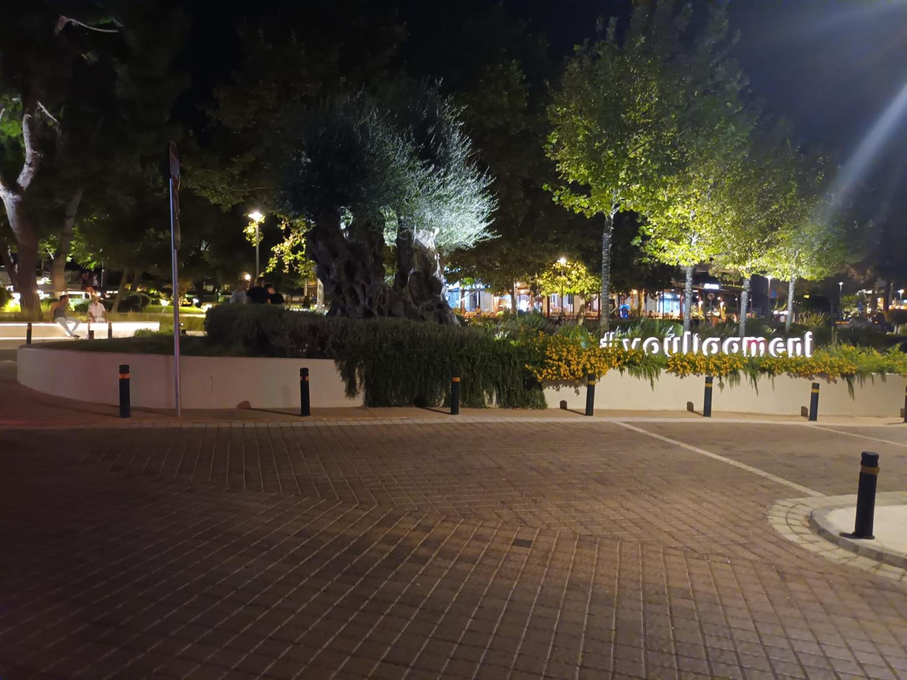 VOULIAGMENI RIVIERA center between Beach and Lake