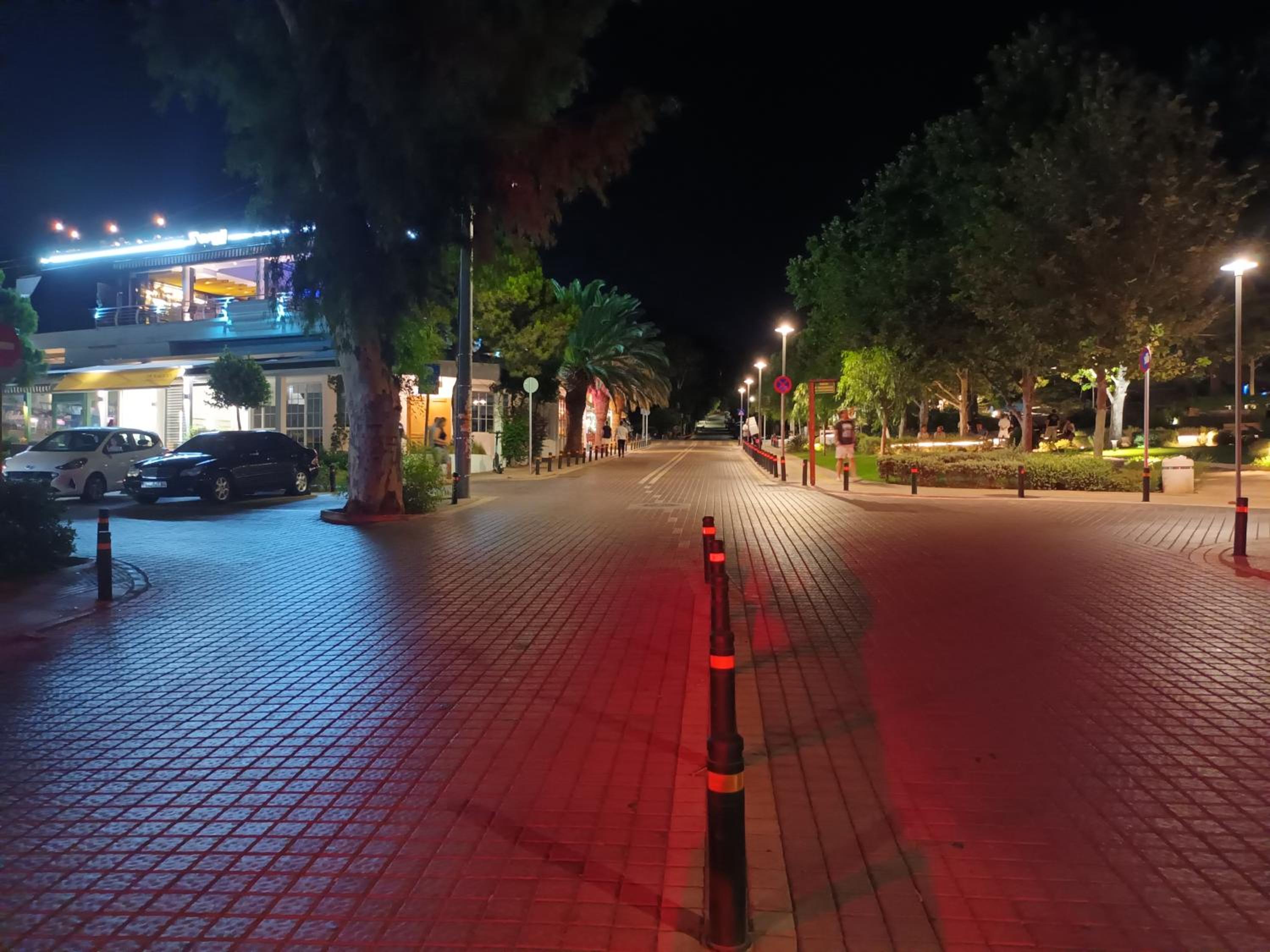 VOULIAGMENI RIVIERA center between Beach and Lake