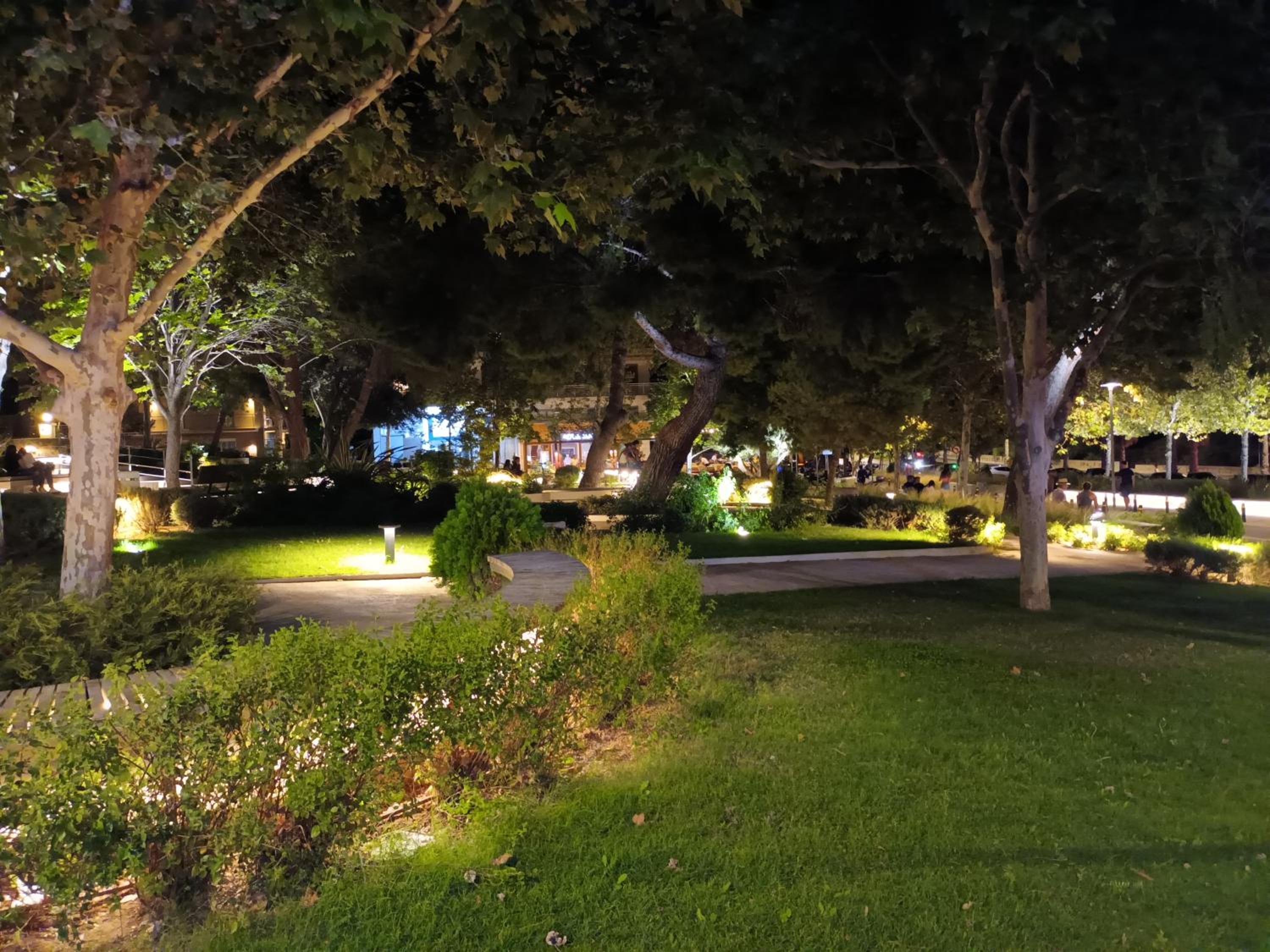 VOULIAGMENI RIVIERA center between Beach and Lake