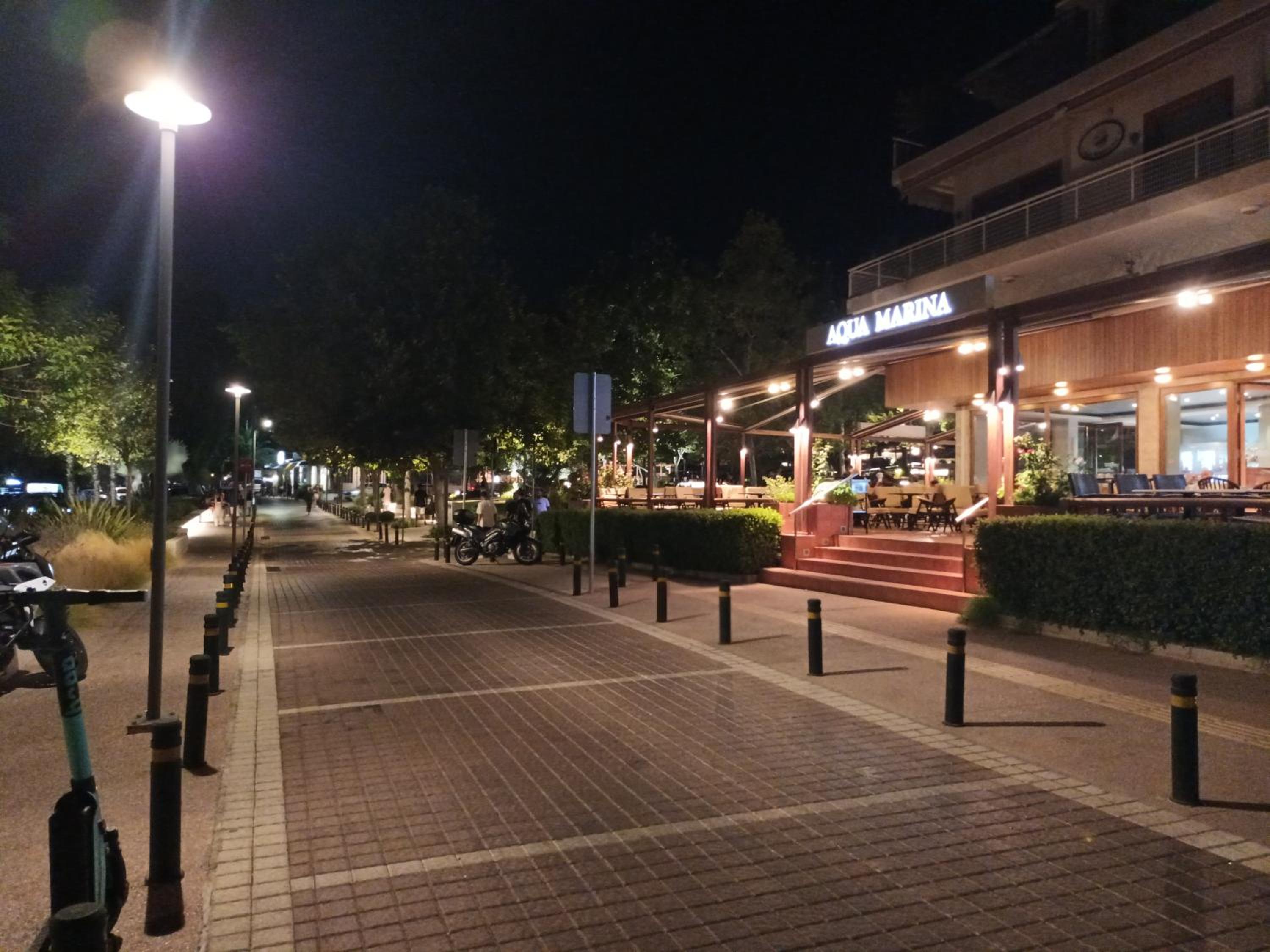 VOULIAGMENI RIVIERA center between Beach and Lake