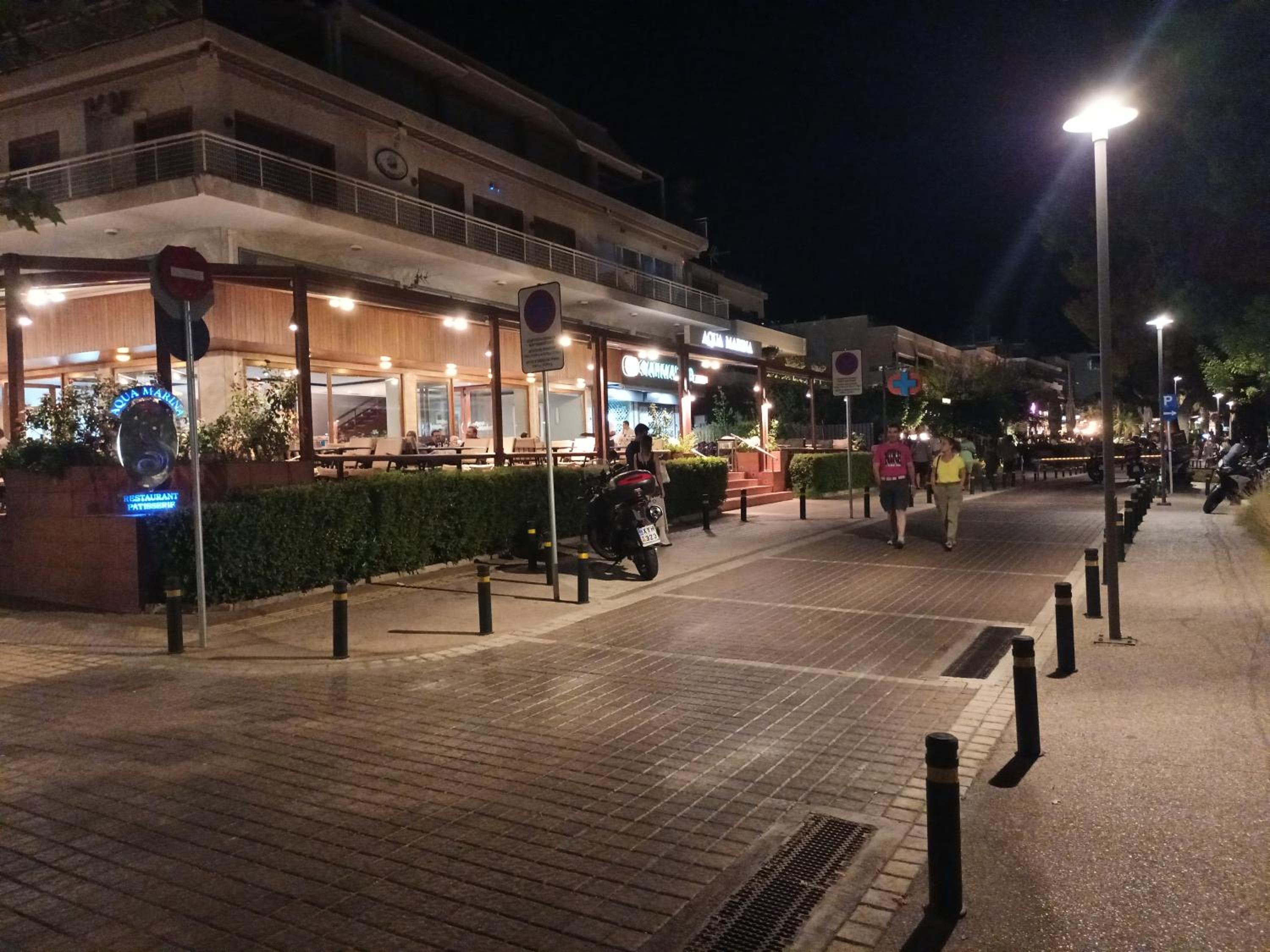 VOULIAGMENI RIVIERA center between Beach and Lake