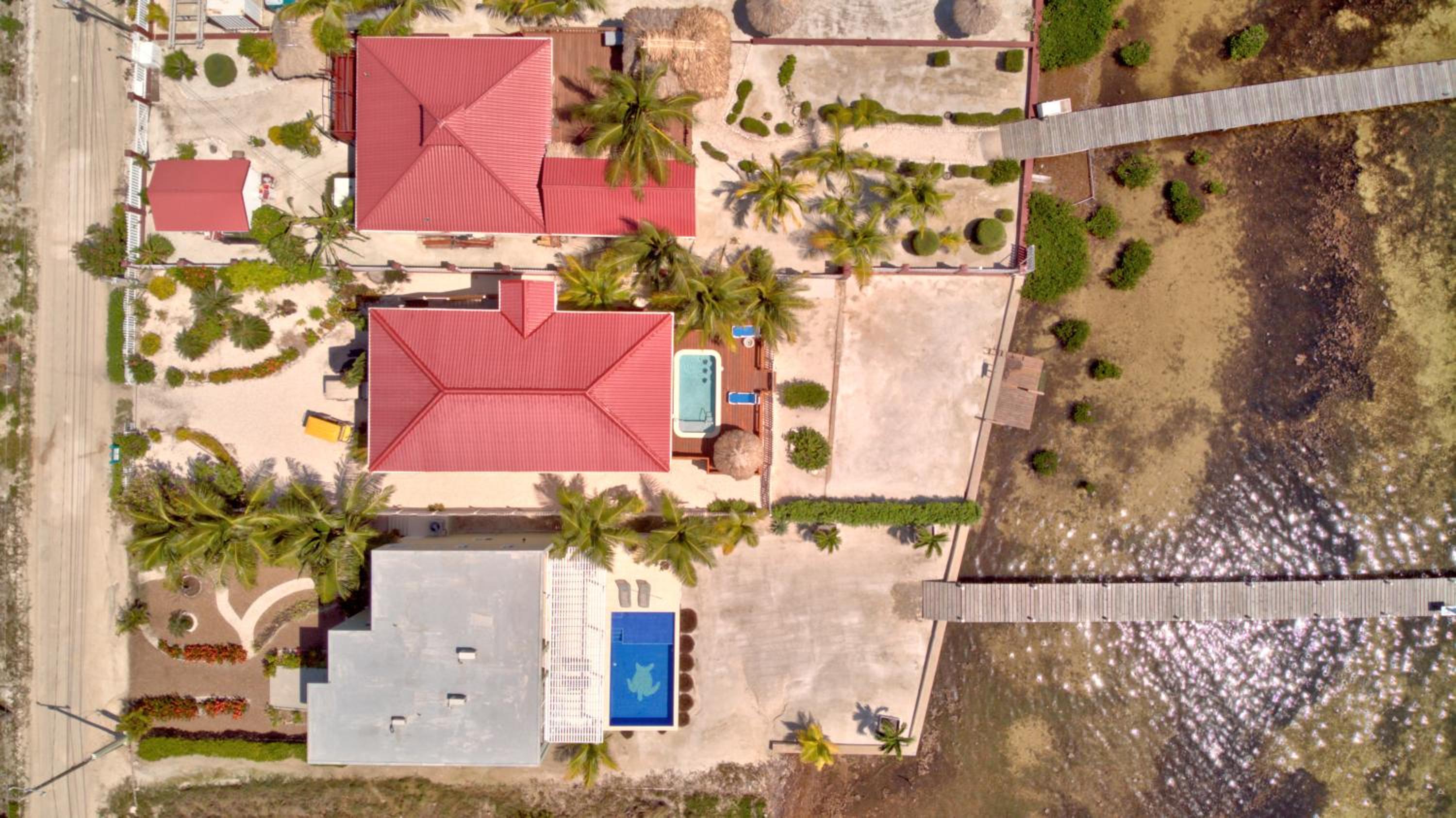 La Perla Azul Beach House with Pool