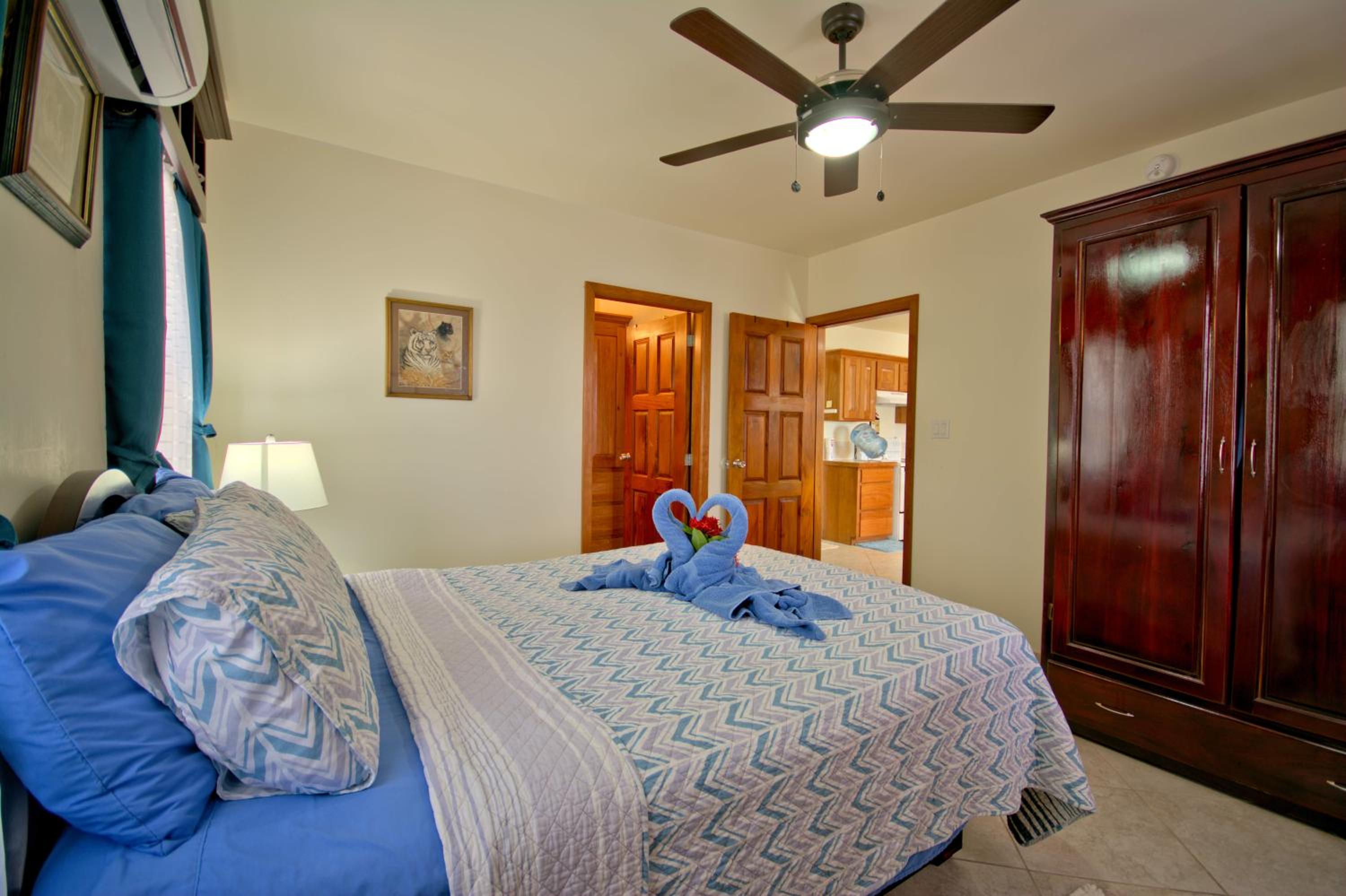 La Perla Azul Beach House with Pool