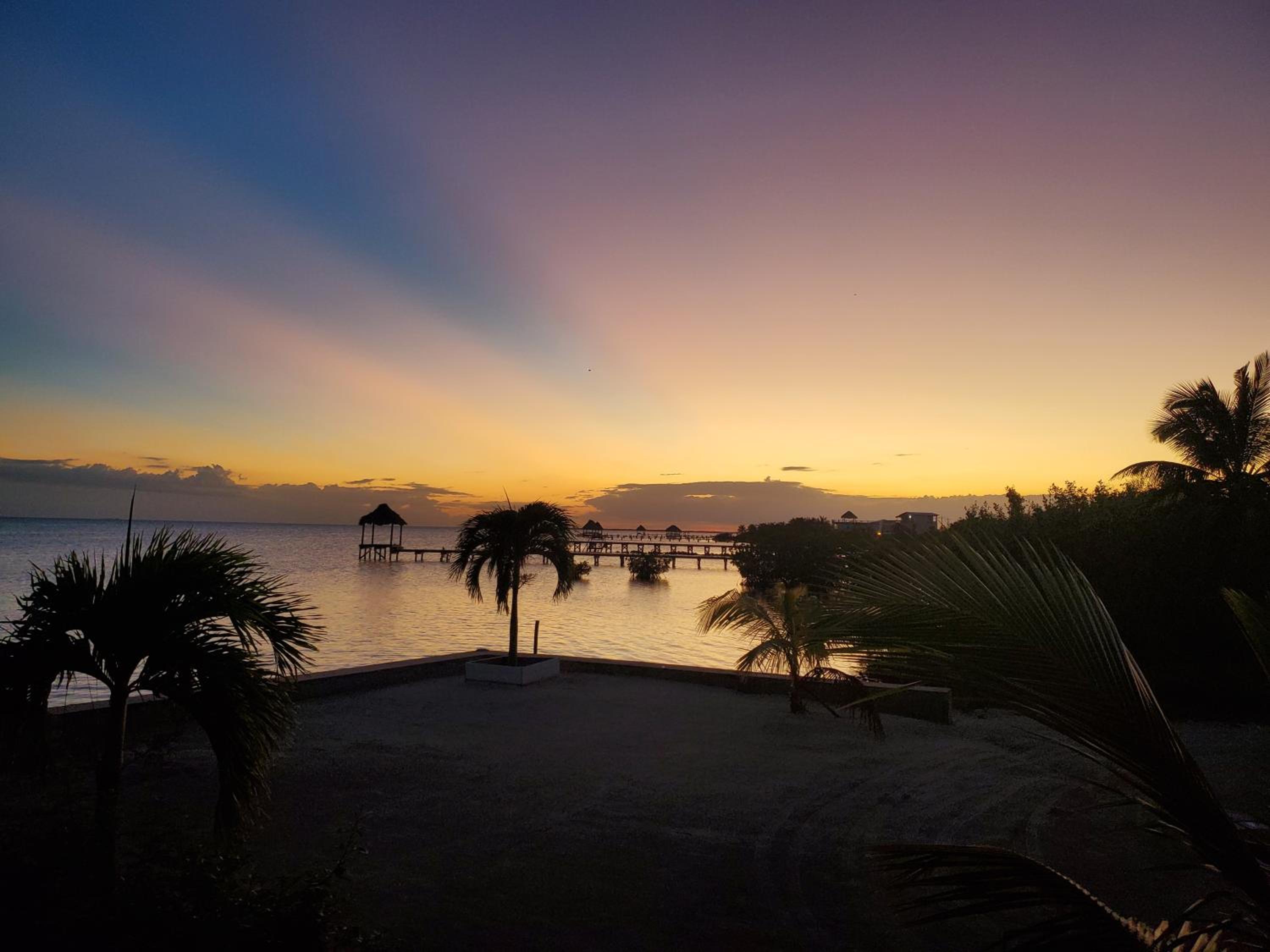 La Perla Azul Beach House with Pool