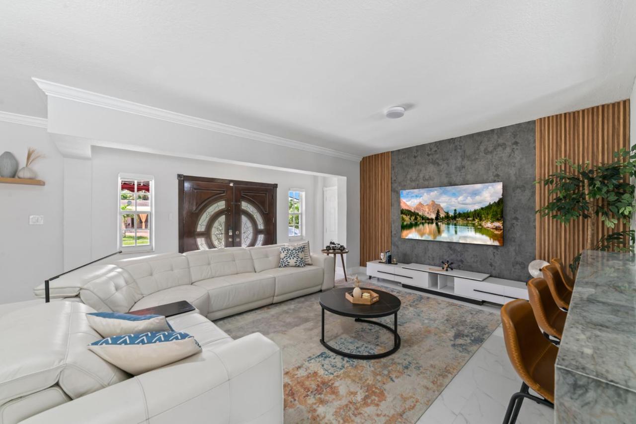 Miami Fun Home with Pool & Games L30