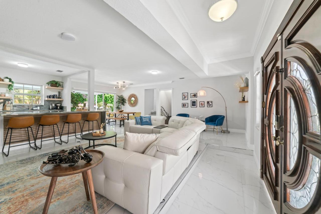 Miami Fun Home with Pool & Games L30