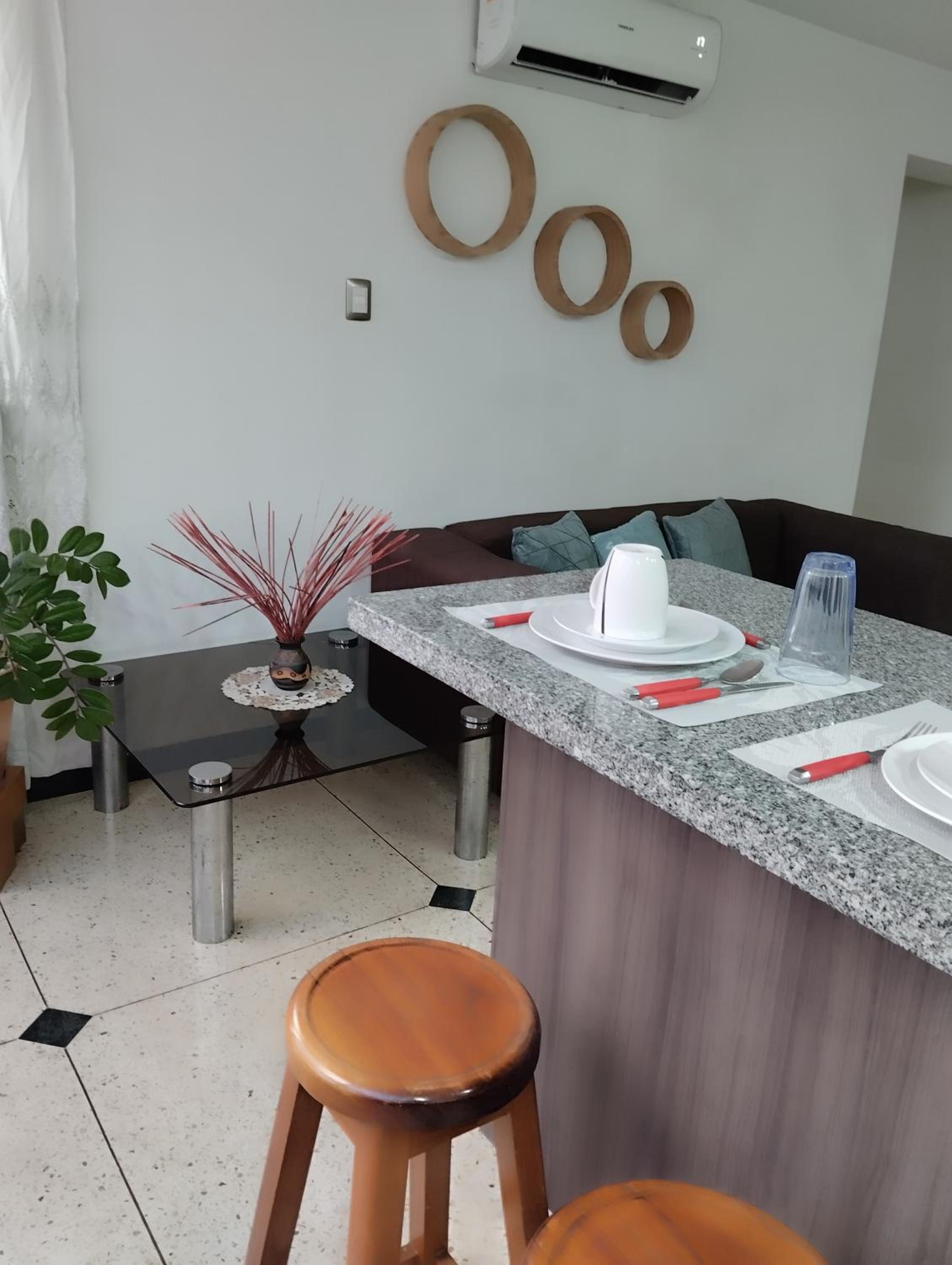 Apartosuites en Sabana Grande