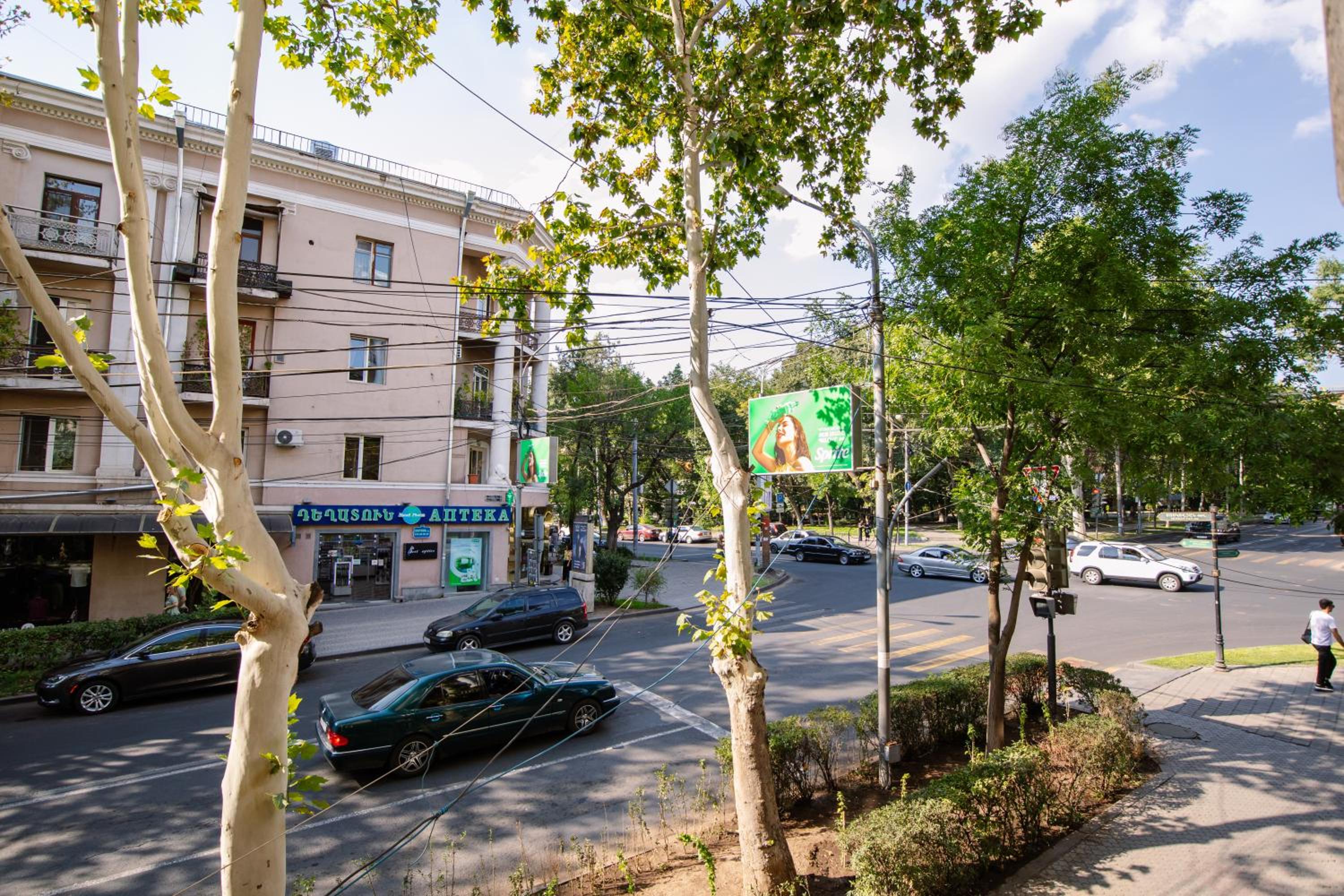 hotelise l Aeon Apartment