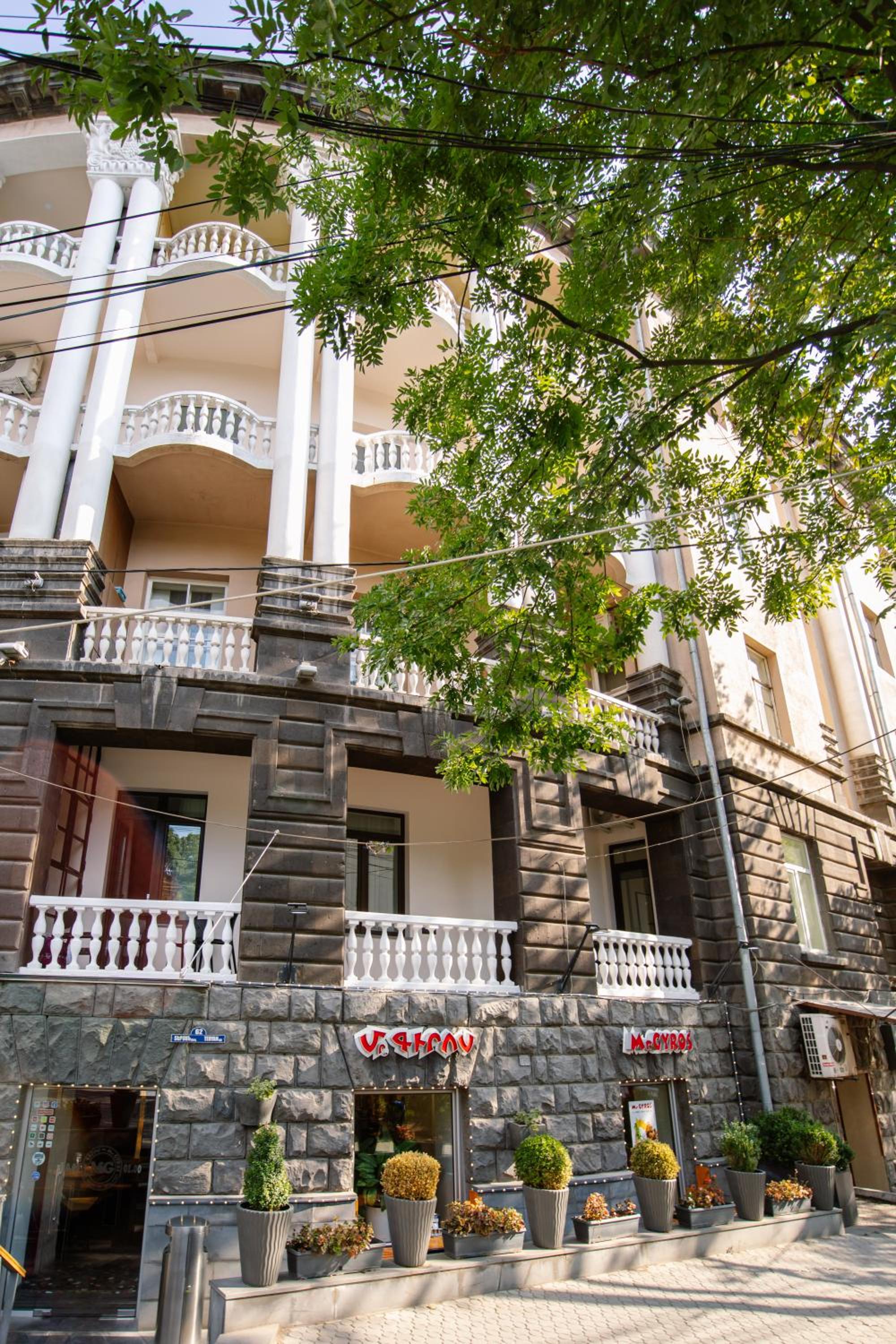 hotelise l Aeon Apartment