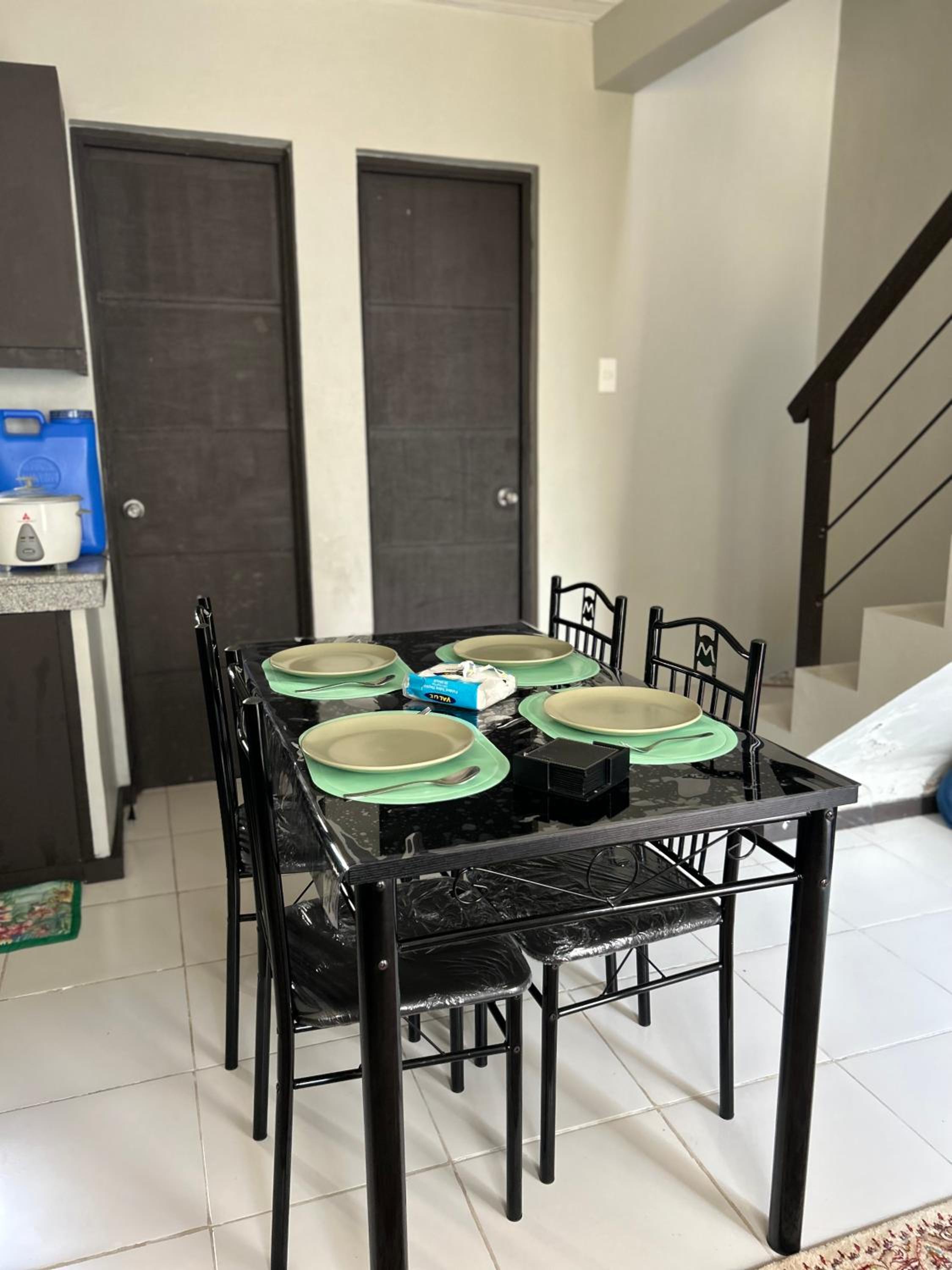 1BR Townhouse + Netflix view 3