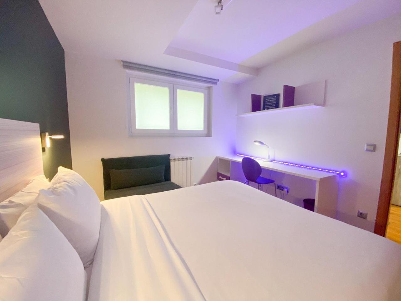 Terraza con Increibles Vistas Para 6 adultos y 2 extra niño - 3 habitaciones - 2 baños - ARINSAL - FREE PARKING l by BonesVacances