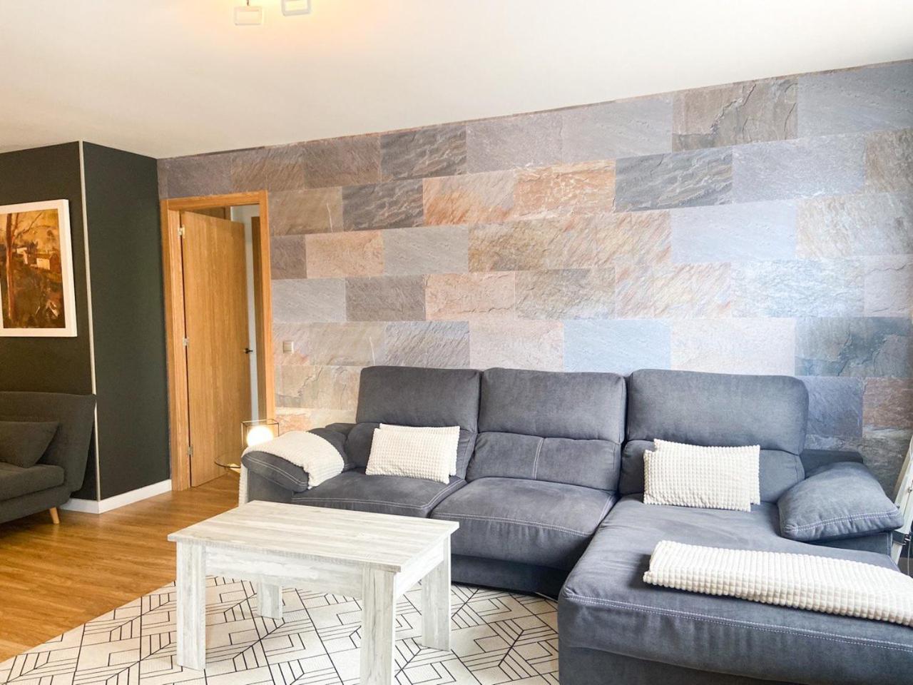 Terraza con Increibles Vistas Para 6 adultos y 2 extra niño - 3 habitaciones - 2 baños - ARINSAL - FREE PARKING l by BonesVacances