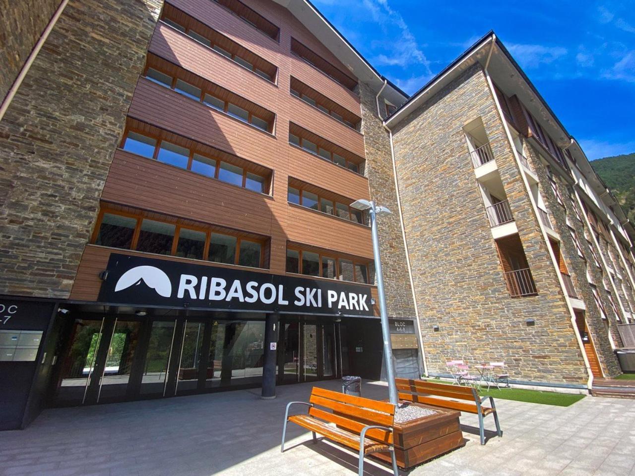 Terraza con Increibles Vistas Para 6 adultos y 2 extra niño - 3 habitaciones - 2 baños - ARINSAL - FREE PARKING l by BonesVacances