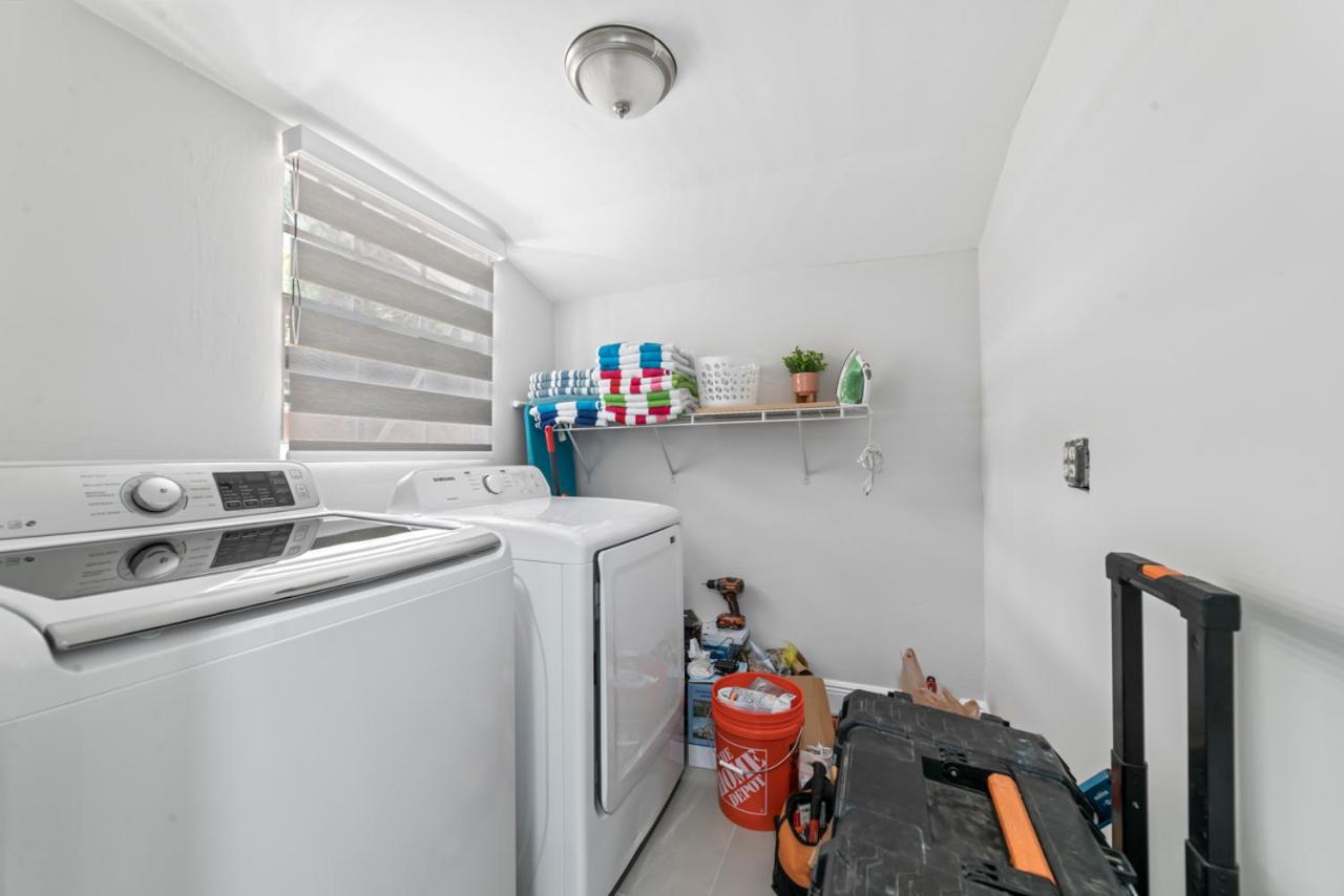 Miami Fun Home with Pool & Games L30