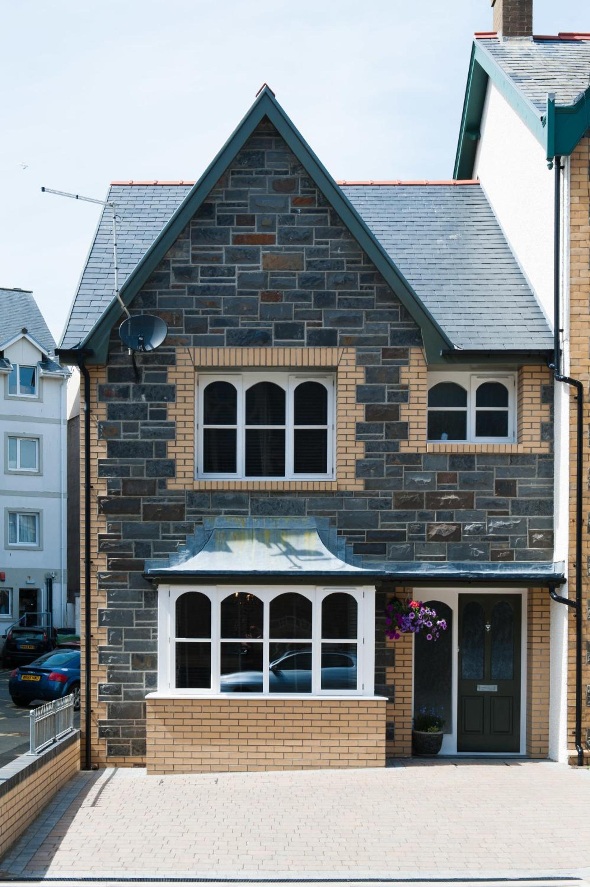 Hotel Maes Bach Boutique GUEST HOUSE TOWN CENTRE - Image 1