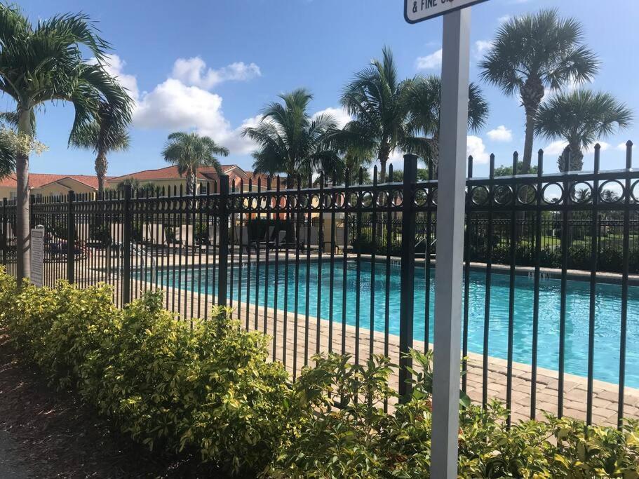 3 bedroom townhome on lake view 4